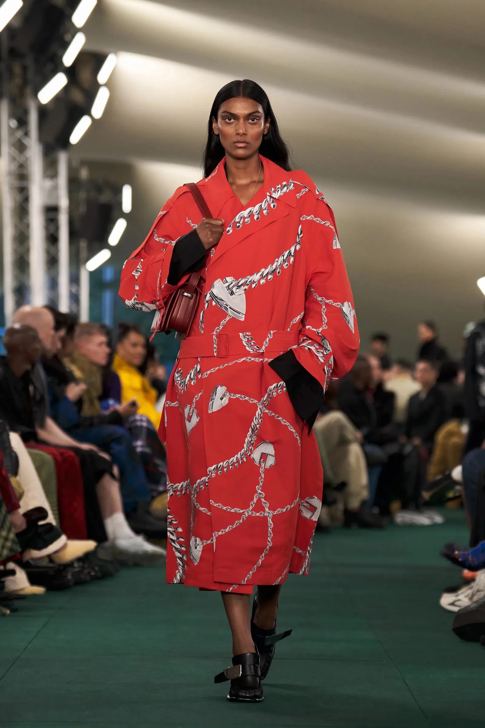 Burberry SS24: Όλες οι λεπτομέρειες για το δεύτερο show του Daniel Lee στον οίκο-2