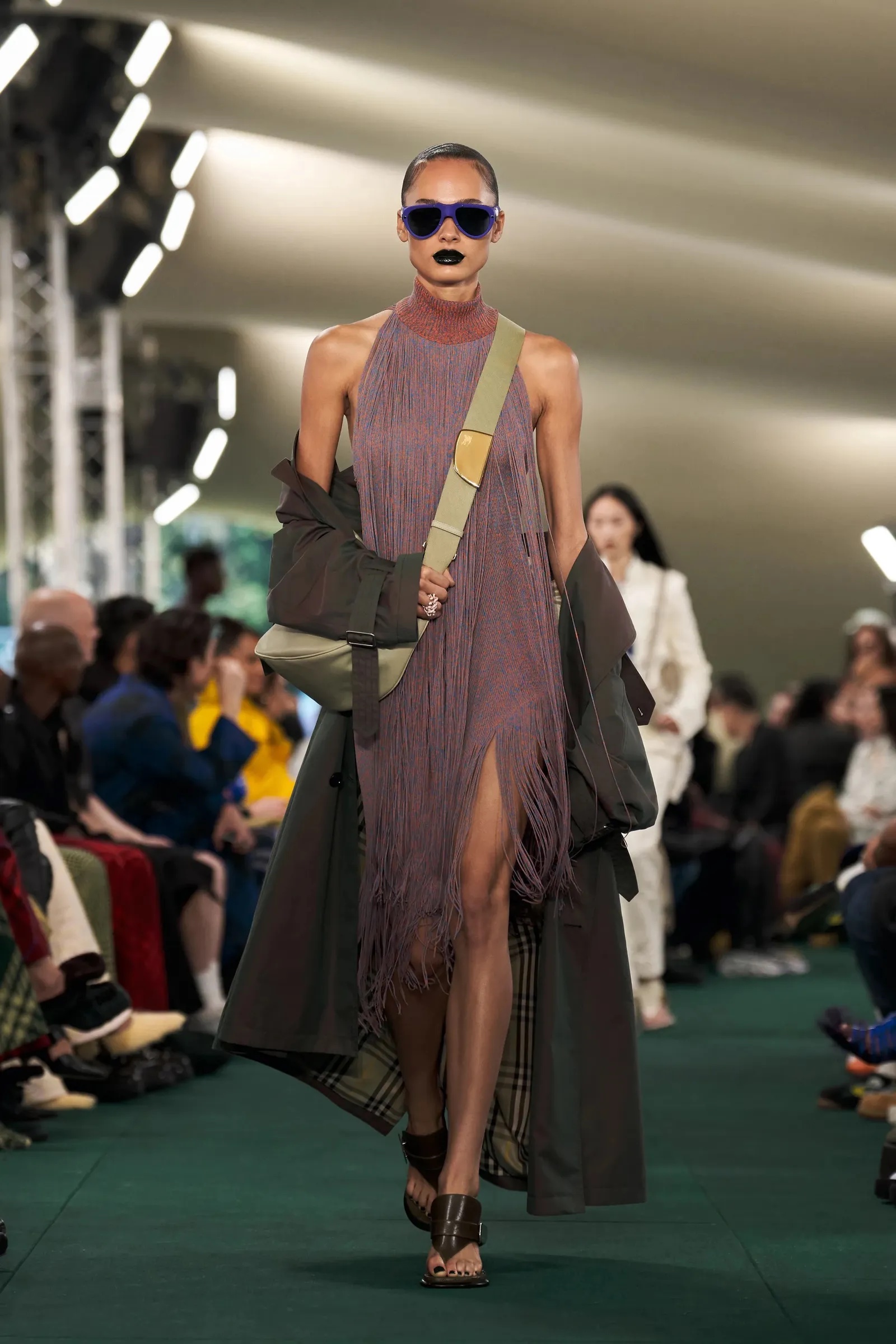Burberry SS24: Όλες οι λεπτομέρειες για το δεύτερο show του Daniel Lee στον οίκο-5