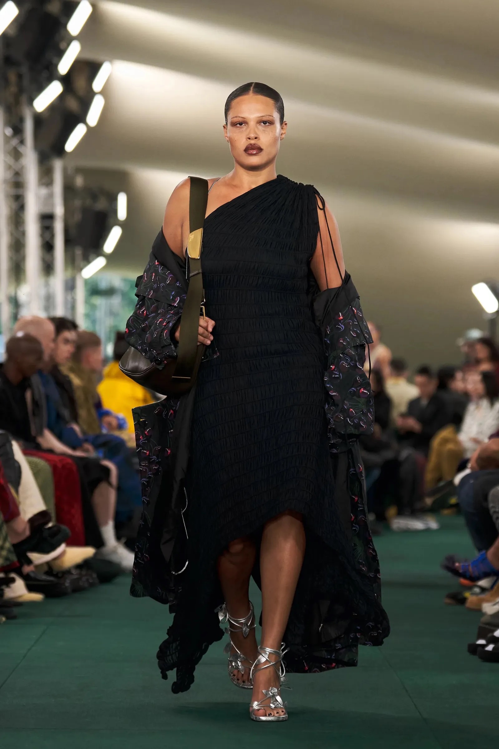 Burberry SS24: Όλες οι λεπτομέρειες για το δεύτερο show του Daniel Lee στον οίκο-3