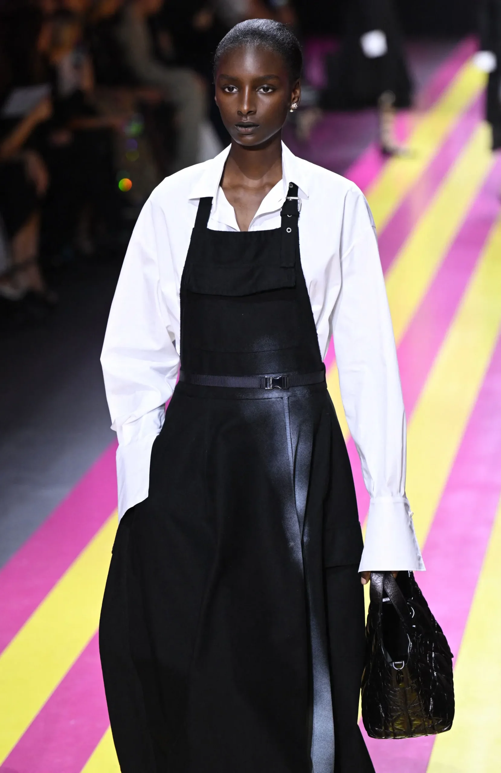 Dior SS24: Τα 5 πράγματα που πρέπει να ξέρετε για το dark show-2