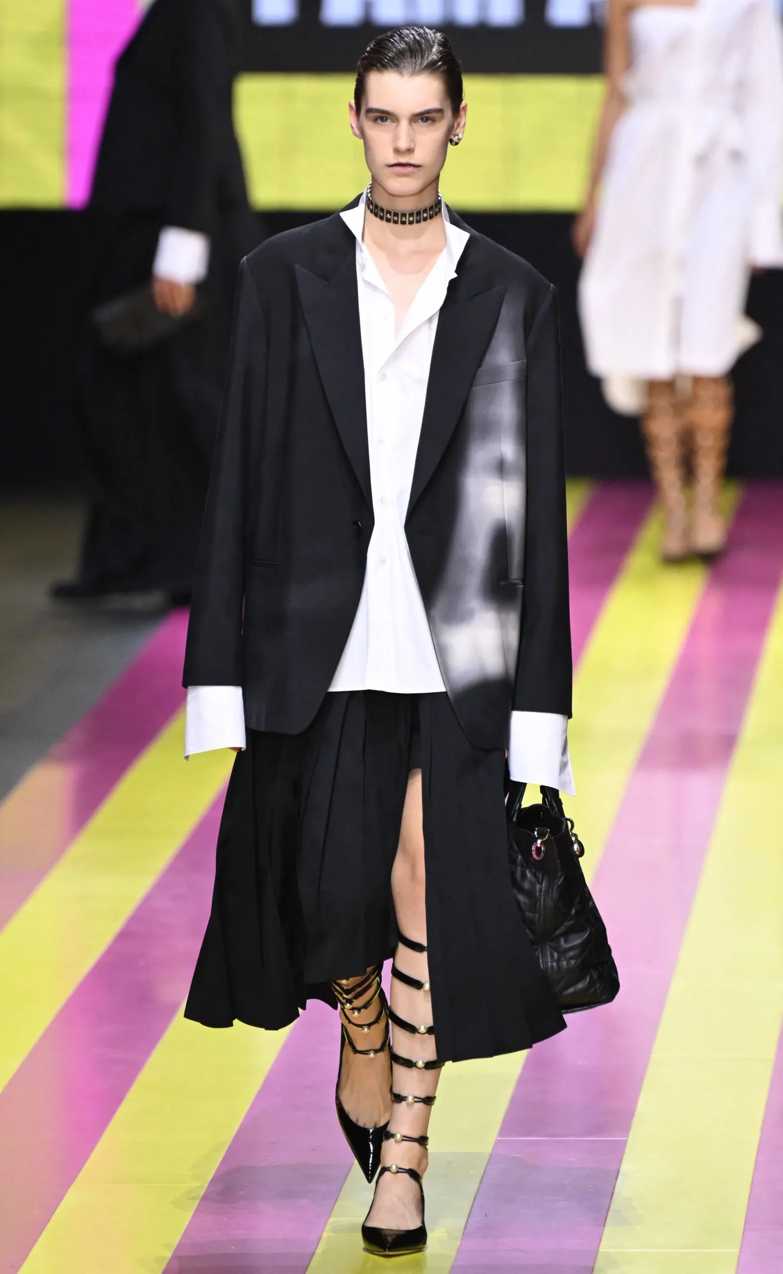 Dior SS24: Τα 5 πράγματα που πρέπει να ξέρετε για το dark show-4
