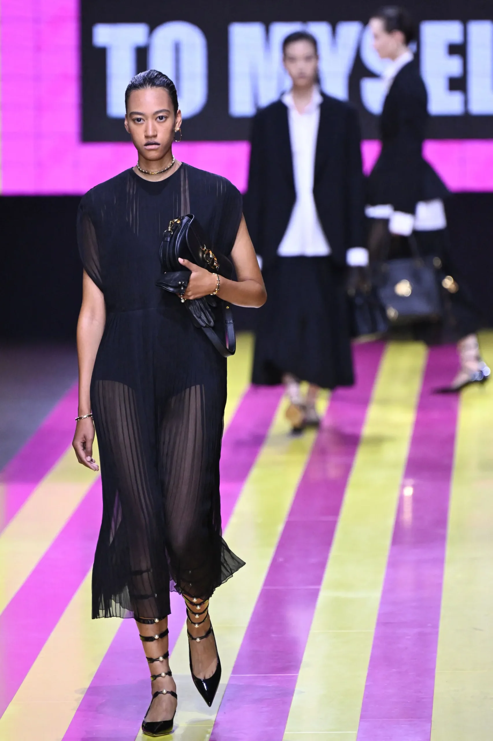 Dior SS24: Τα 5 πράγματα που πρέπει να ξέρετε για το dark show-5