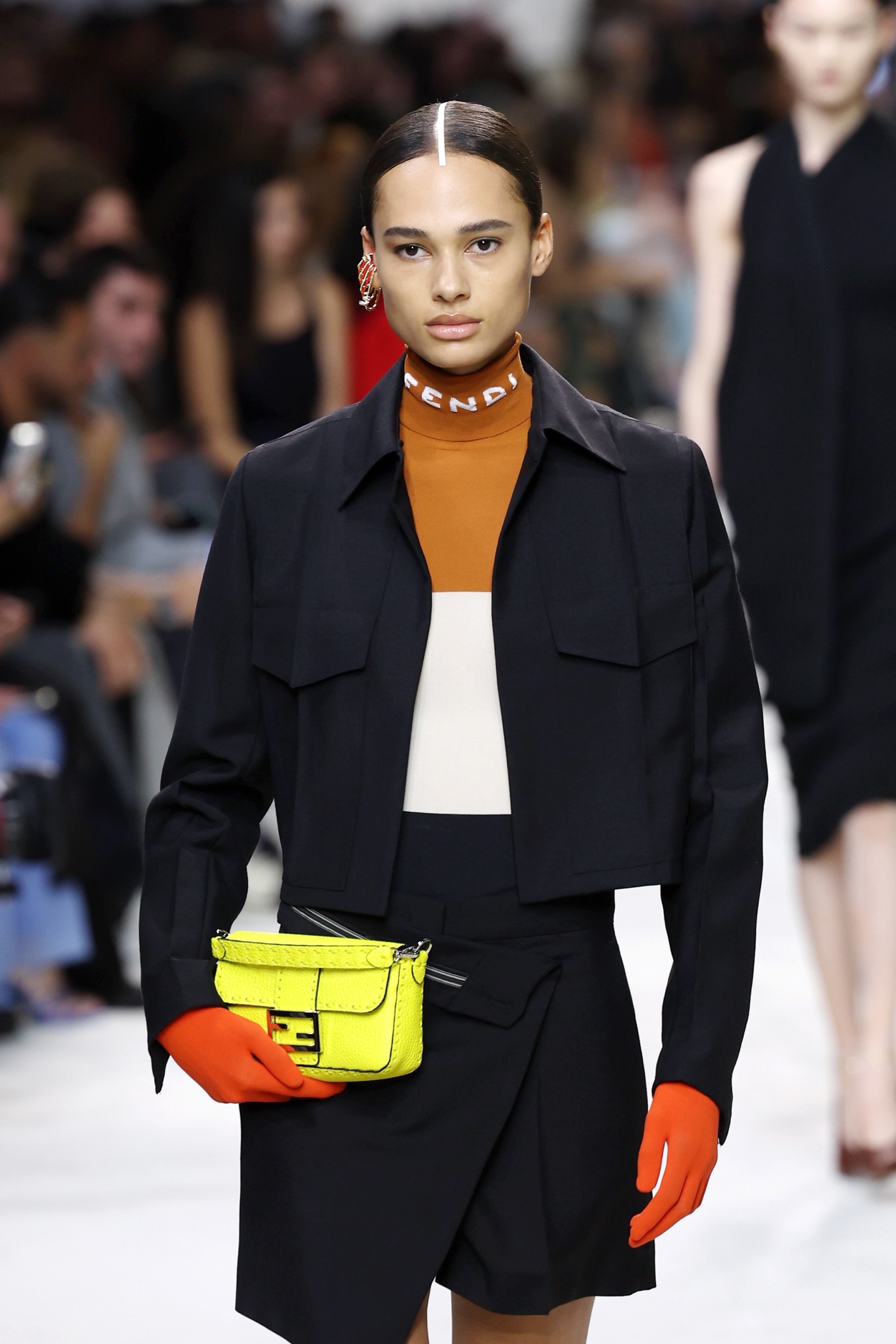 Fendi SS24: Ένα show ωδή στο χρώμα από τον Kim Jones-1