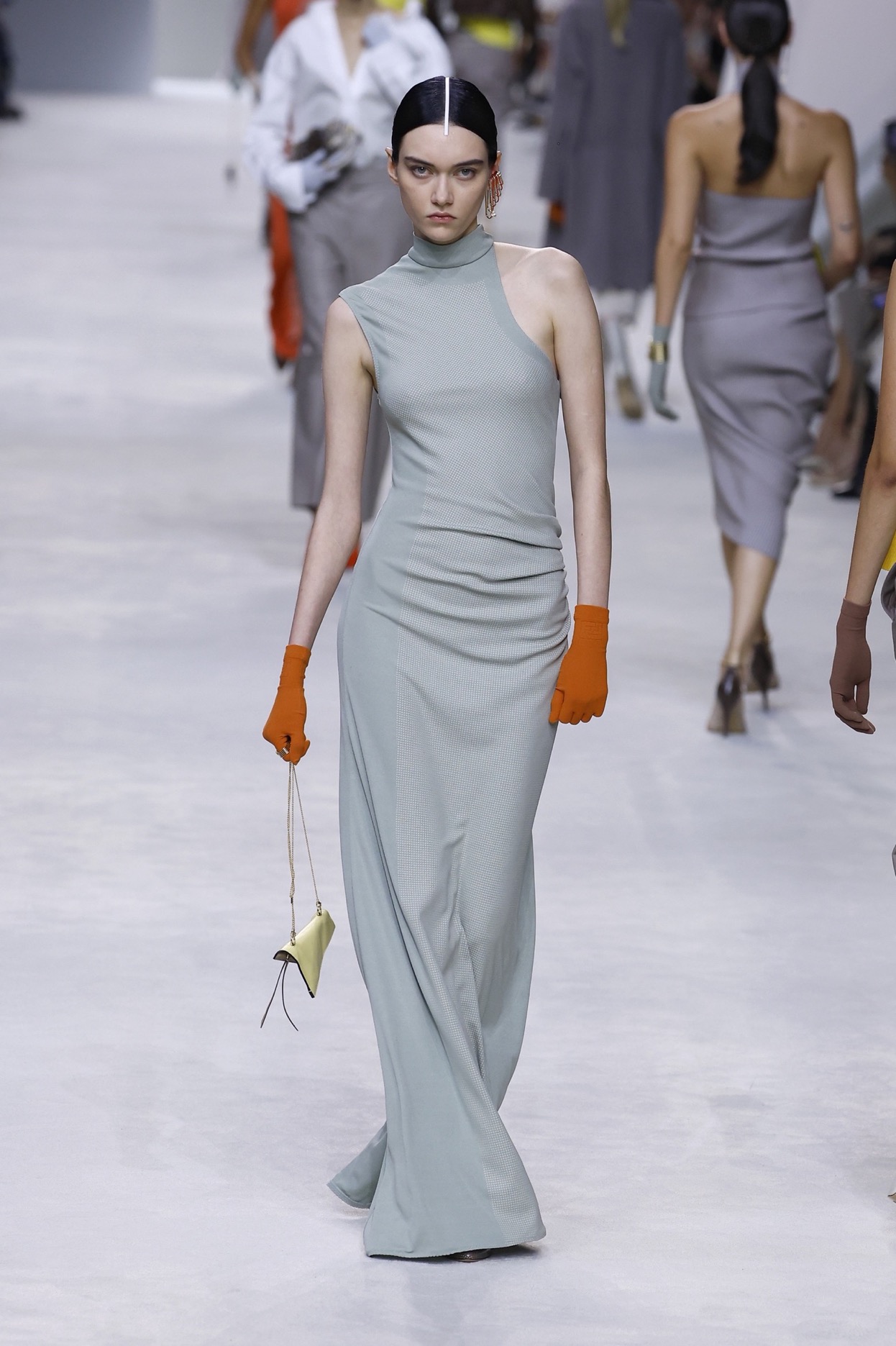 Fendi SS24: Ένα show ωδή στο χρώμα από τον Kim Jones-2