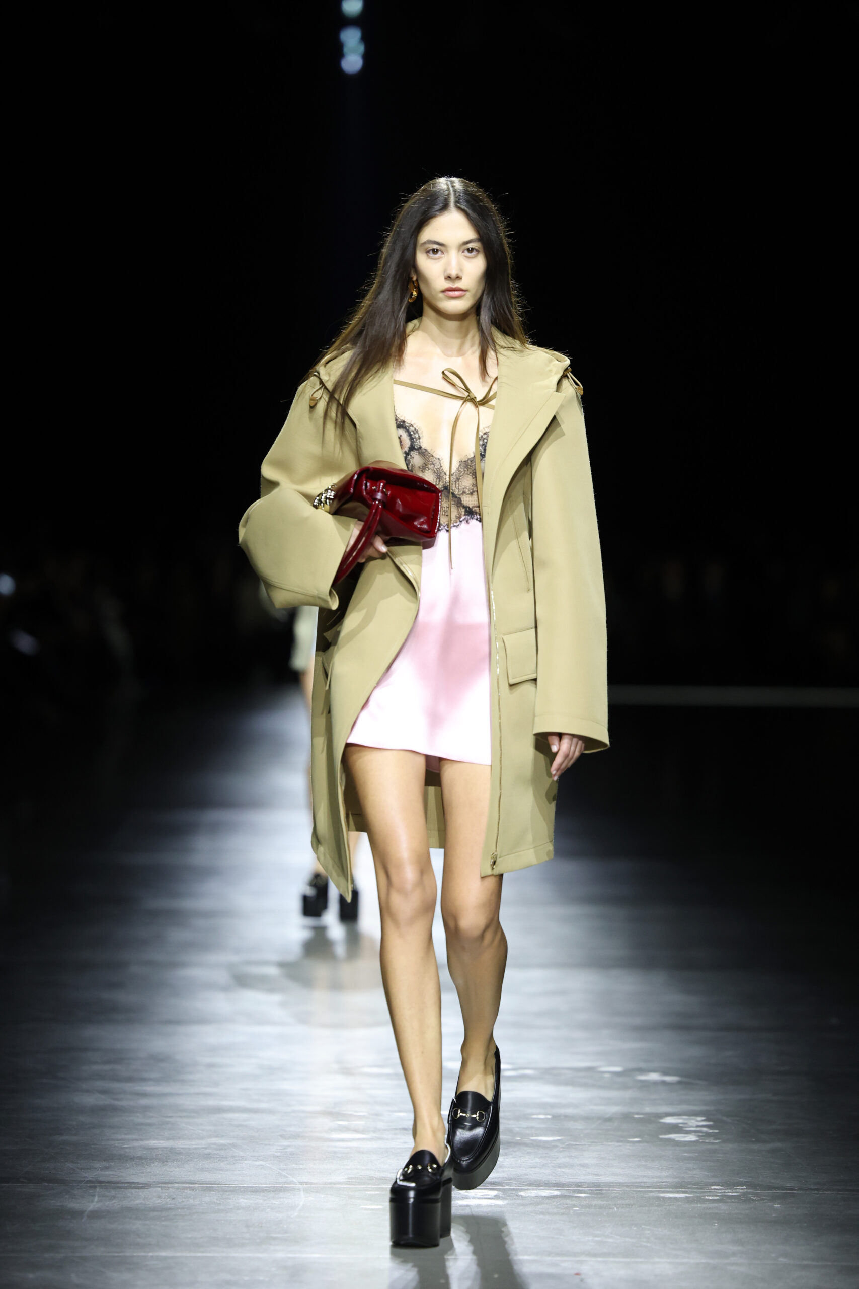 Gucci SS24: Στην πρώτη συλλογή του Sabato De Sarno όλα αλλάζουν-10