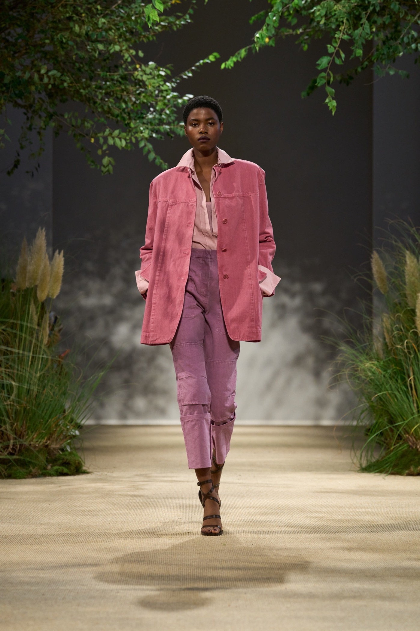 Max Mara SS24: Όλες οι λεπτομέρειες για το military style στην πασαρέλα-3
