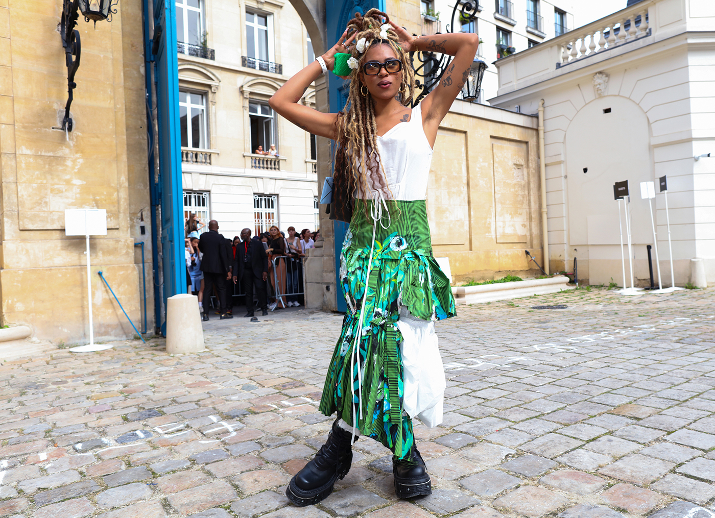 Στο street style του Παρισιού φορούν αυτά τα παπούτσια-3