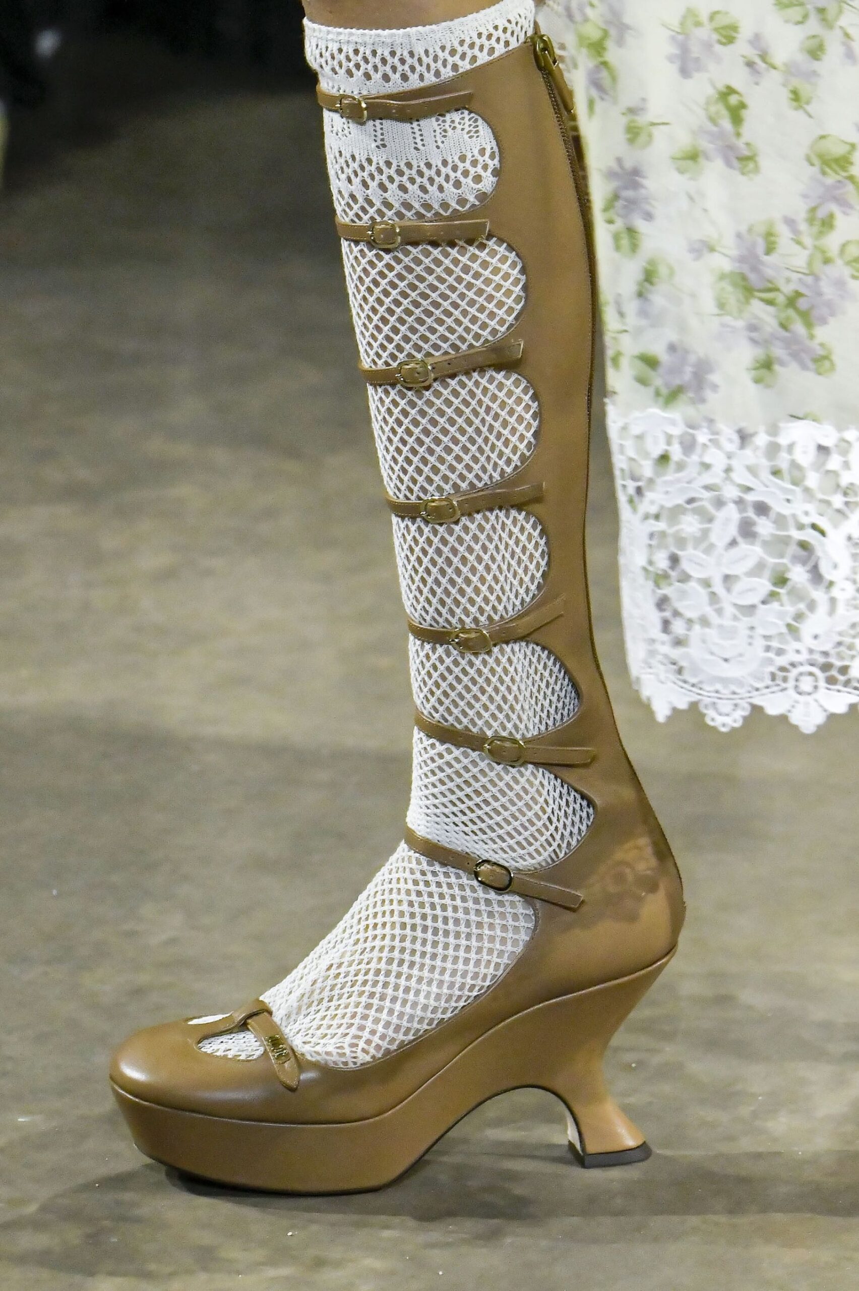 Ο οίκος Dior μας συστήνει τα gladiator Mary Janes-3