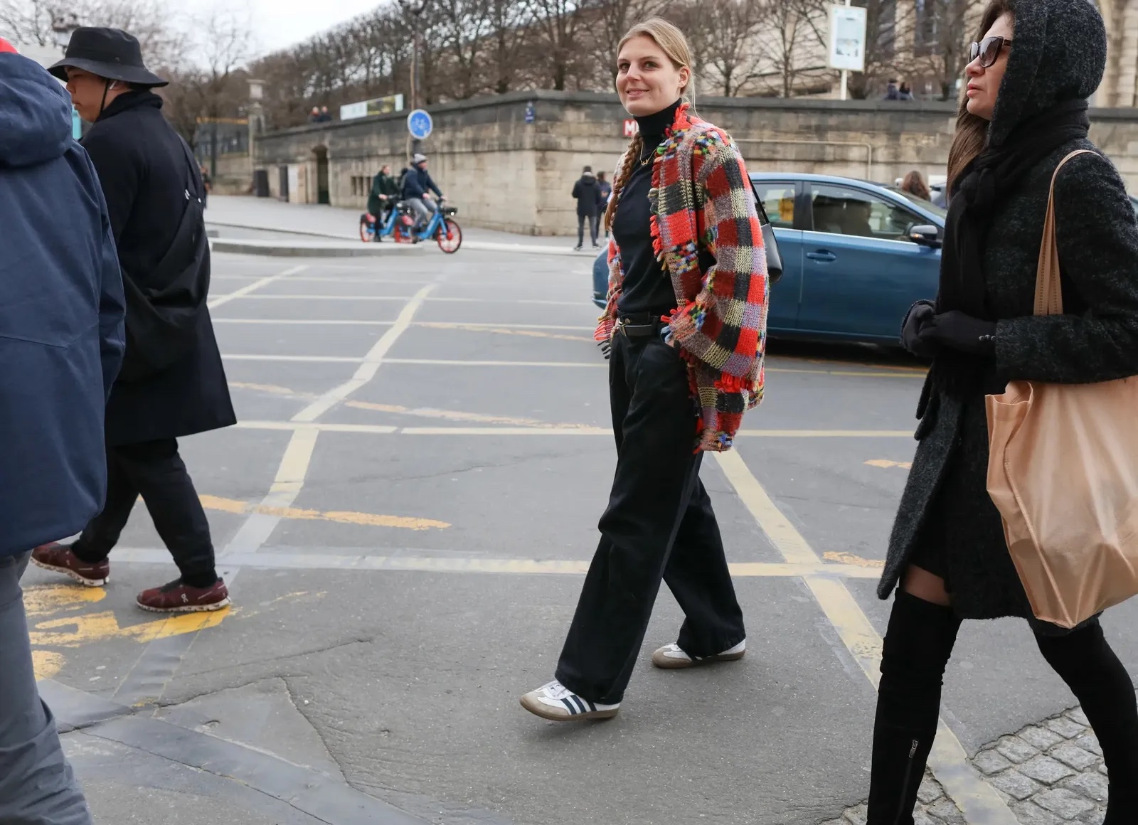 Μαύρο τζιν: Οι πιο ωραίοι street style συνδυασμοί για το φθινόπωρο 2023-5