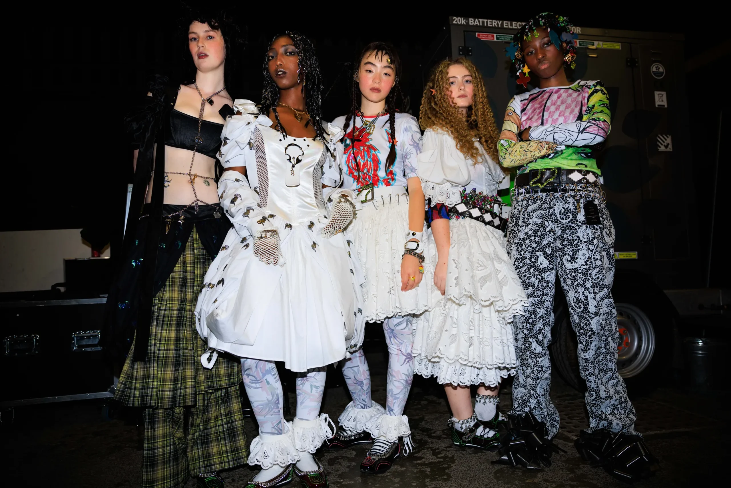 Εβδομάδα Μόδας Λονδίνου SS24: Οι κορυφαίες backstage στιγμές-83