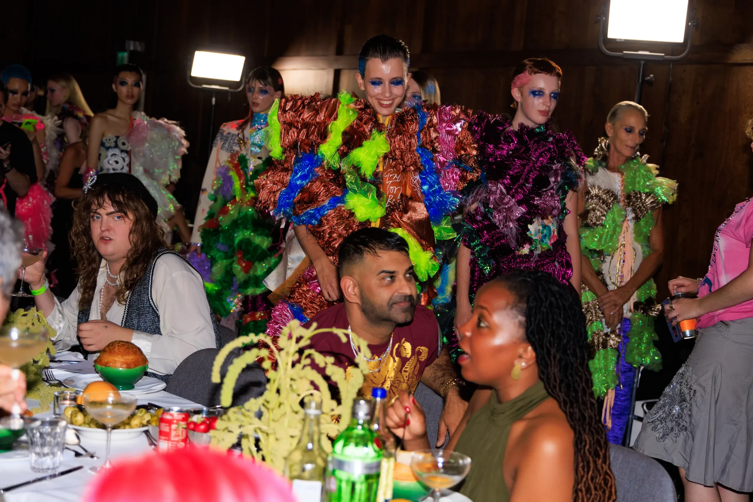 Εβδομάδα Μόδας Λονδίνου SS24: Οι κορυφαίες backstage στιγμές-58