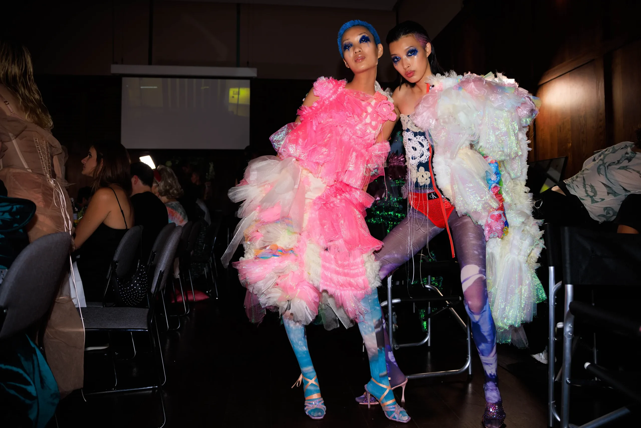 Εβδομάδα Μόδας Λονδίνου SS24: Οι κορυφαίες backstage στιγμές-53