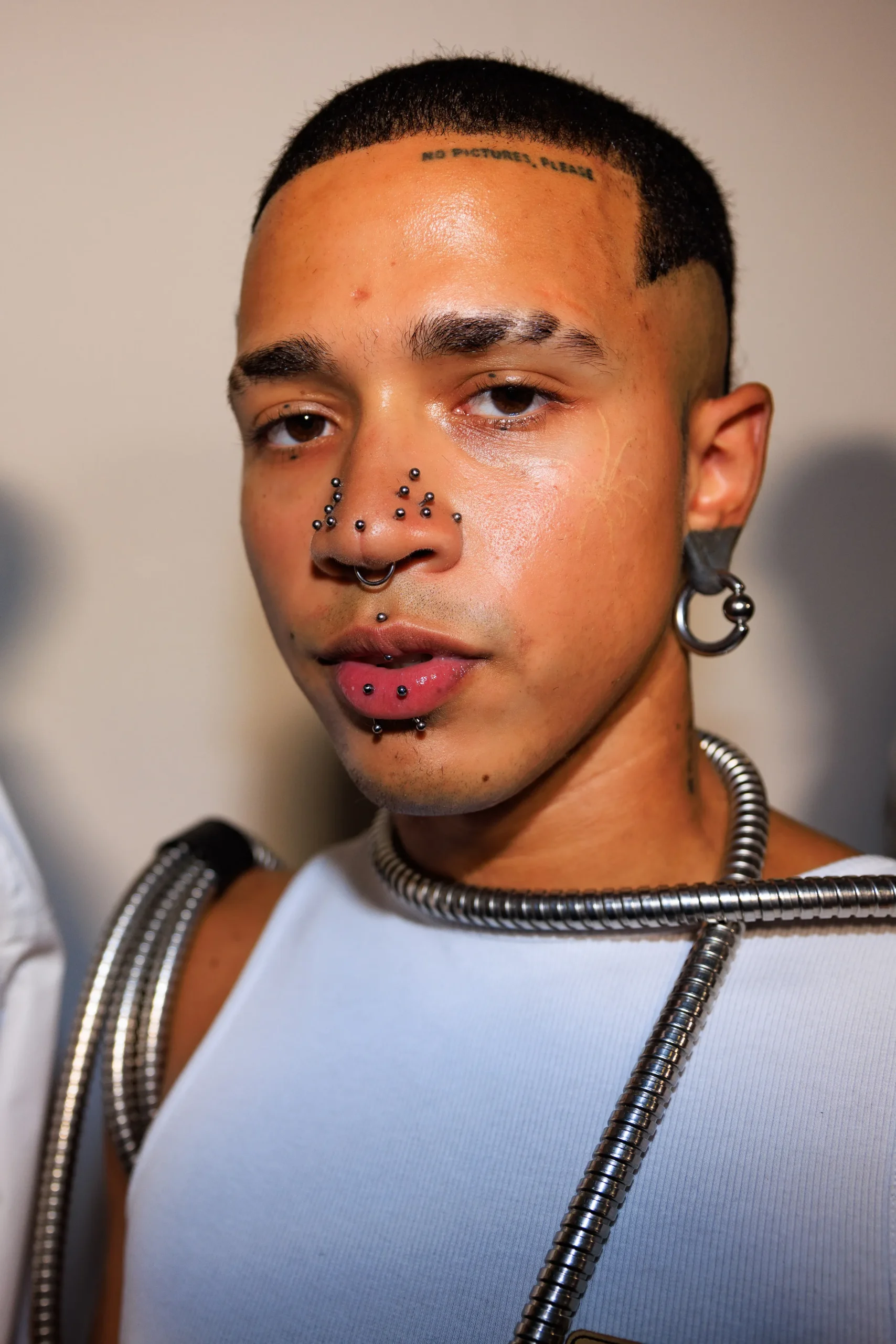 Εβδομάδα Μόδας Λονδίνου SS24: Οι κορυφαίες backstage στιγμές-90