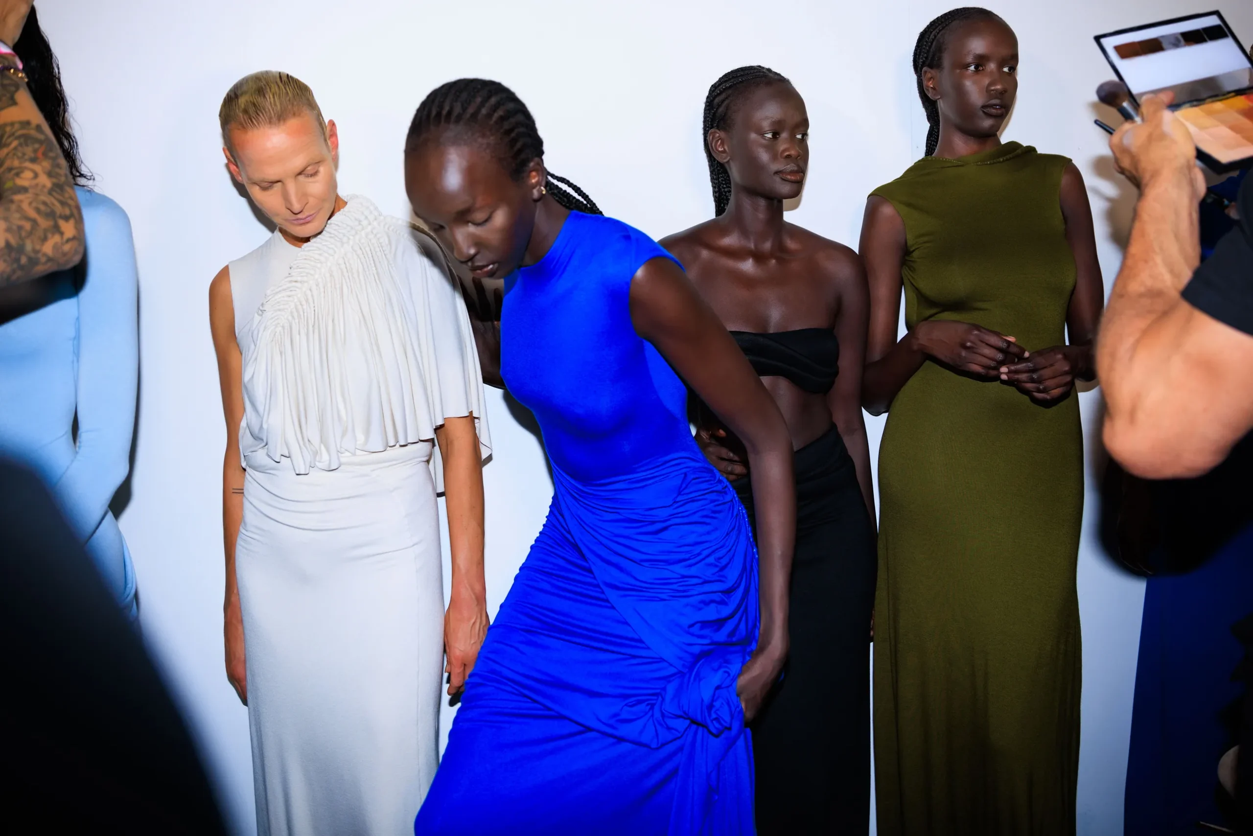 Εβδομάδα Μόδας Λονδίνου SS24: Οι κορυφαίες backstage στιγμές-87