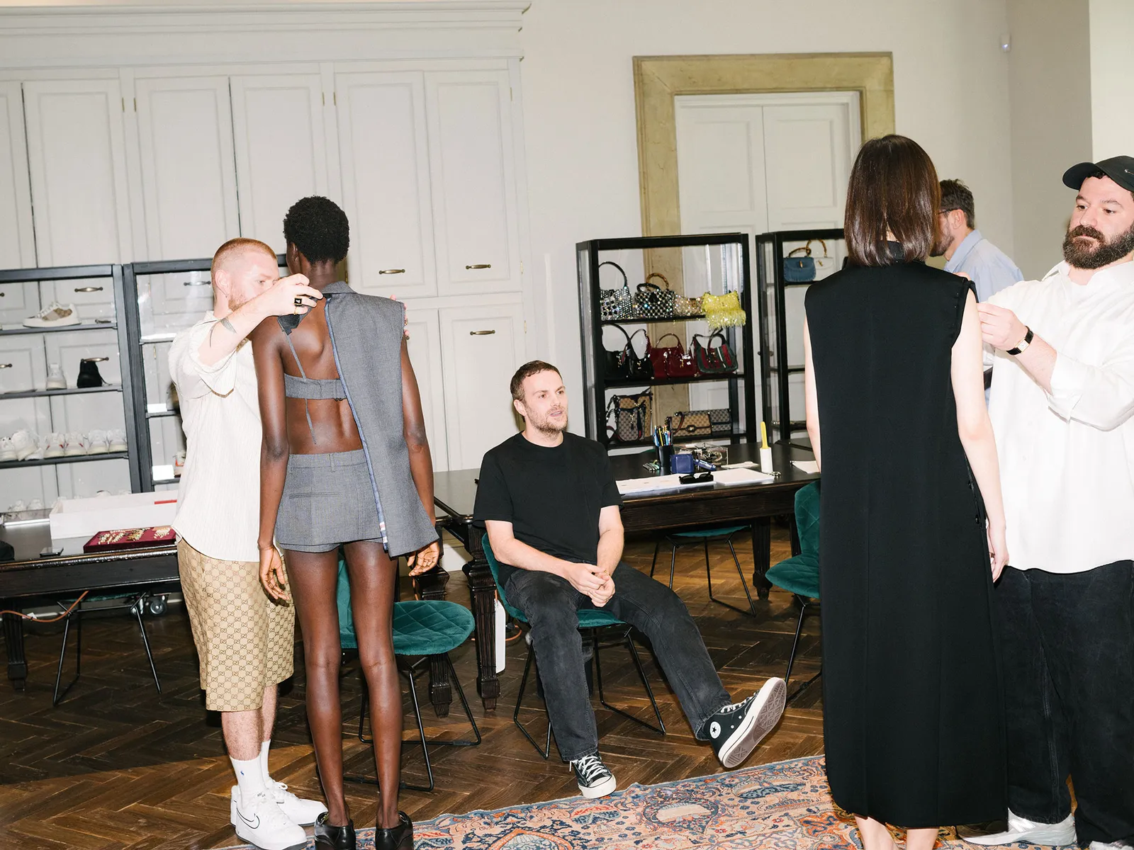 “Θέλω οι άνθρωποι να ερωτευτούν ξανά τον οίκο Gucci” Ο Sabato De Sarno μοιράζεται τα σχέδιά του για το brand του ομίλου Kering-2