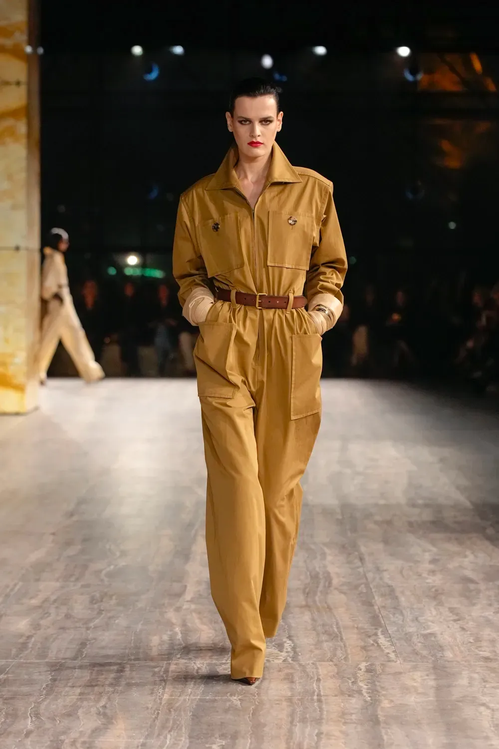 Τα 7 μαθήματα στυλ που πήραμε από το SS24 show του Saint Laurent-2
