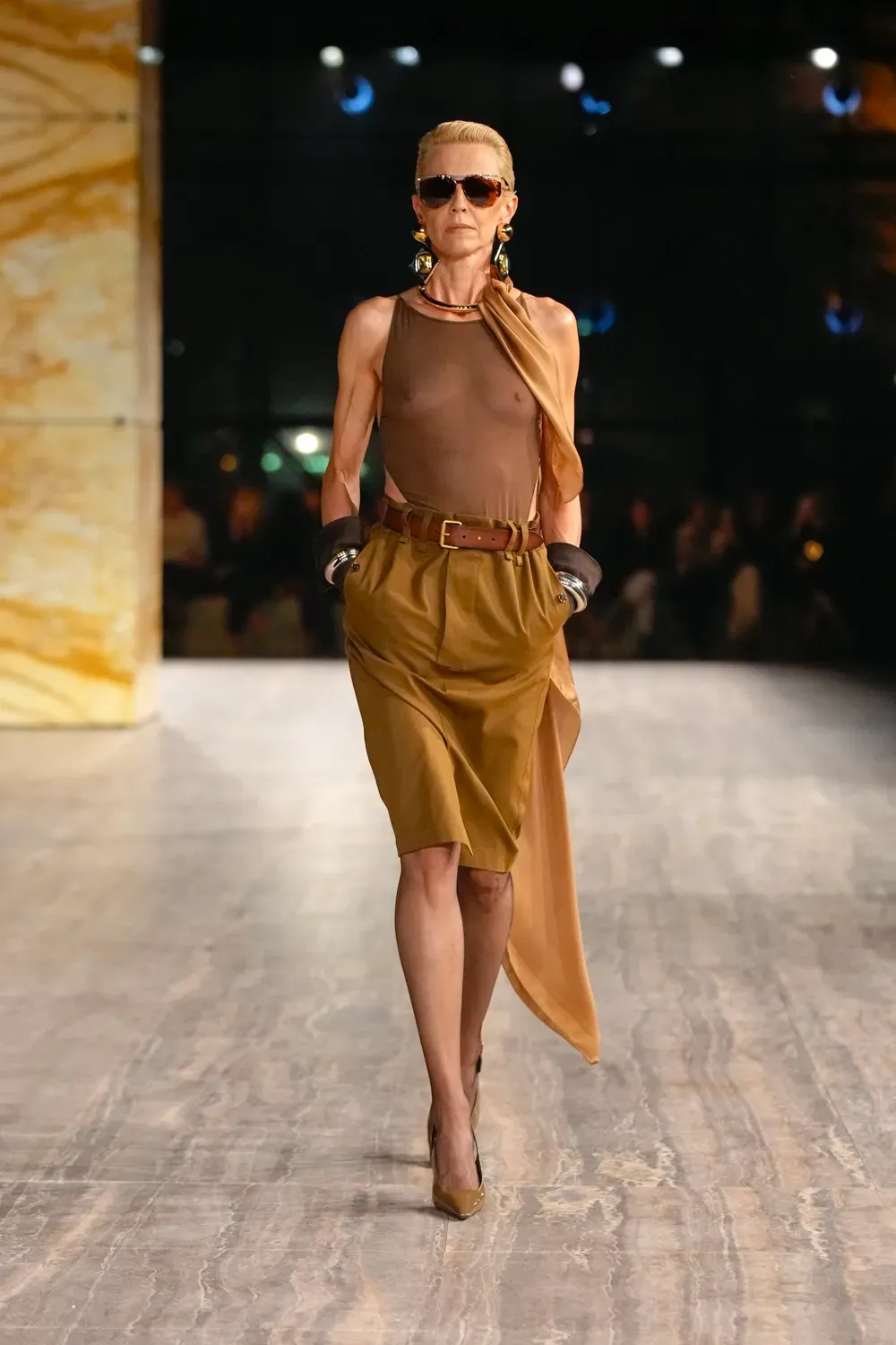 Τα 7 μαθήματα στυλ που πήραμε από το SS24 show του Saint Laurent-3