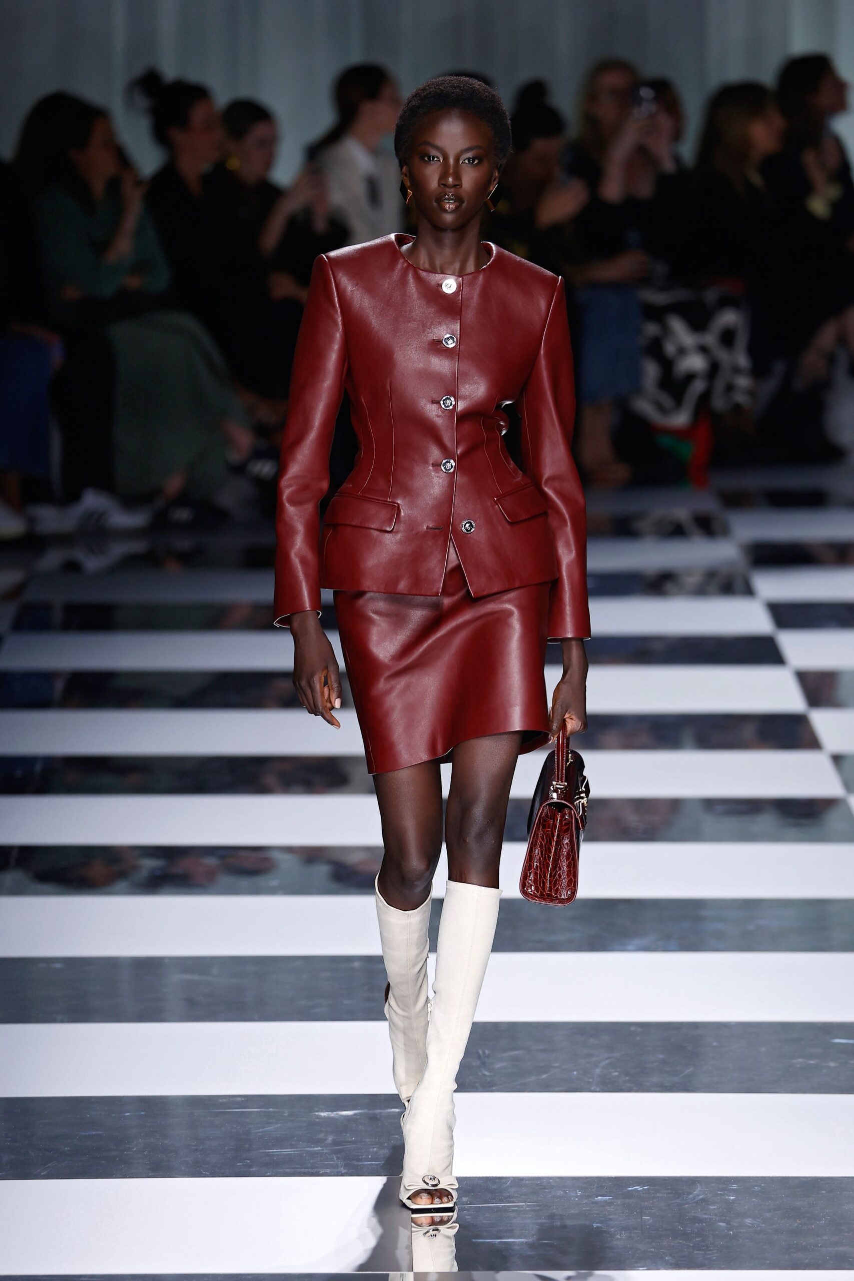 Peep toe boots: Πώς θα φορέσουμε το νέο trend-1