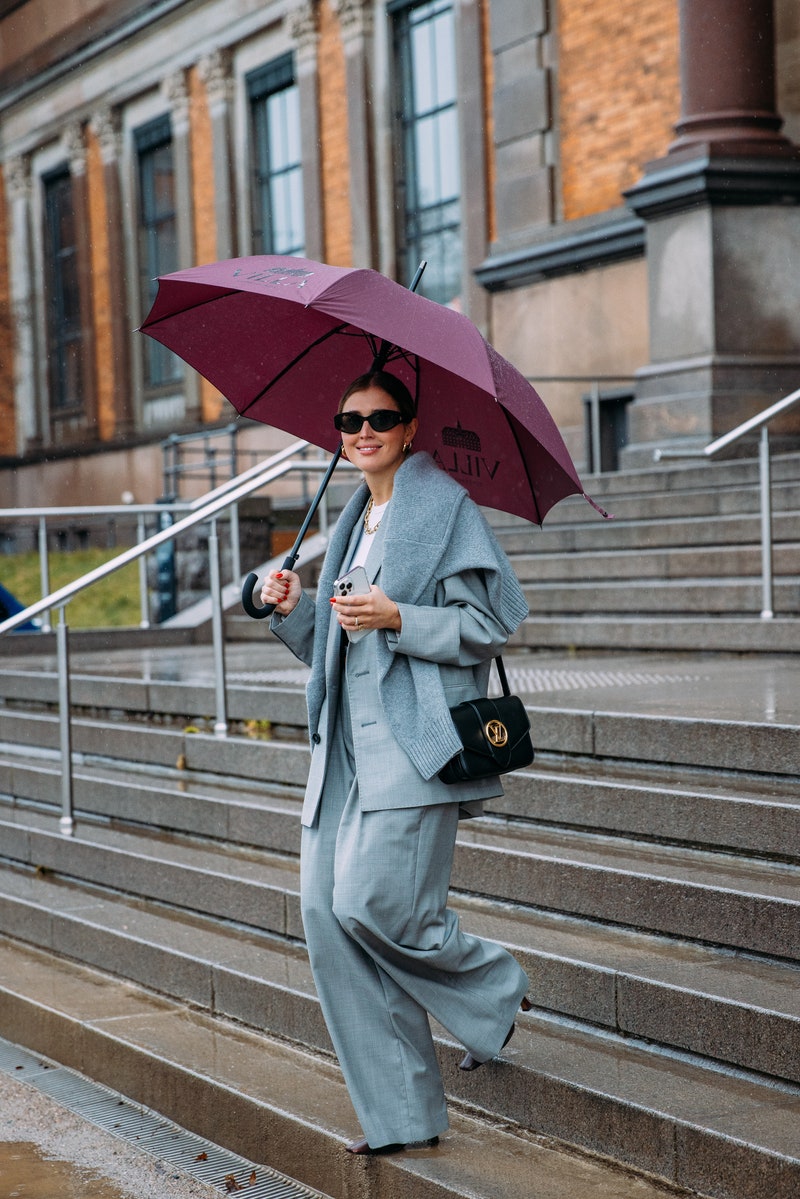 Γκρι πουλόβερ: 10 Vogue approved συνδυασμοί από τις best dressed-3