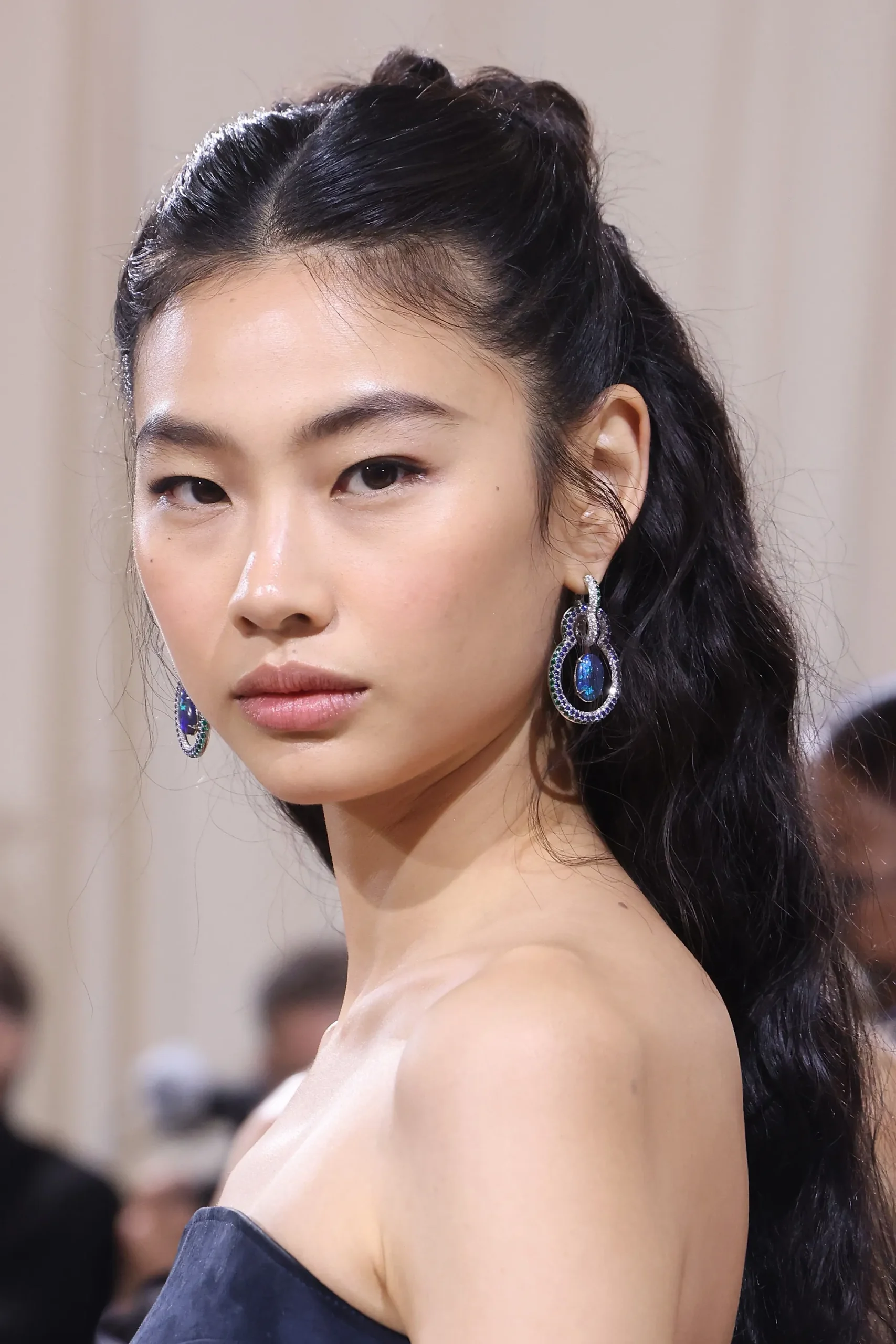 Το half ponytail είναι το πιο εύκολο χτένισμα αυτής της σεζόν-5