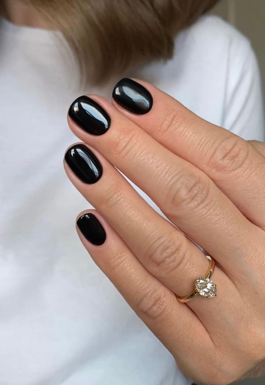 glossy-black-nails-το-μανικιούρ-του-χειμώνα-είναι-extra-λα-291499