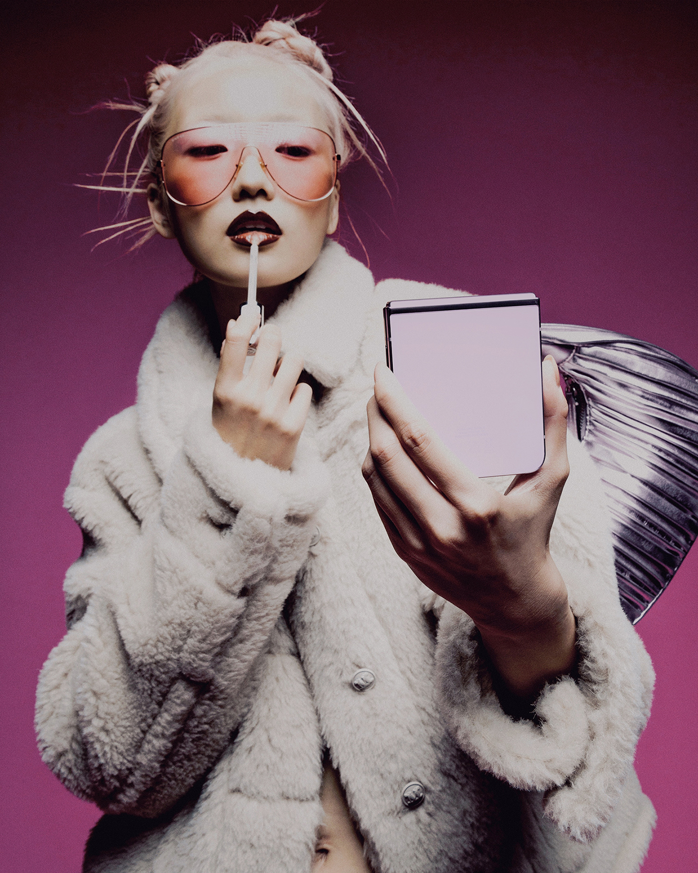 Από τα flip phones στις mini bags, όλες οι Y2K τάσεις of the moment-4
