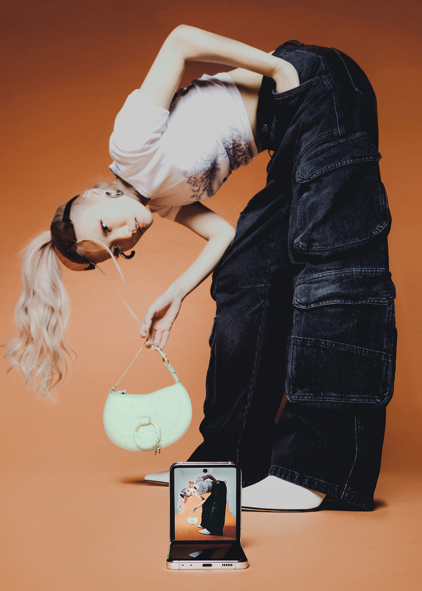 Από τα flip phones στις mini bags, όλες οι Y2K τάσεις of the moment-5
