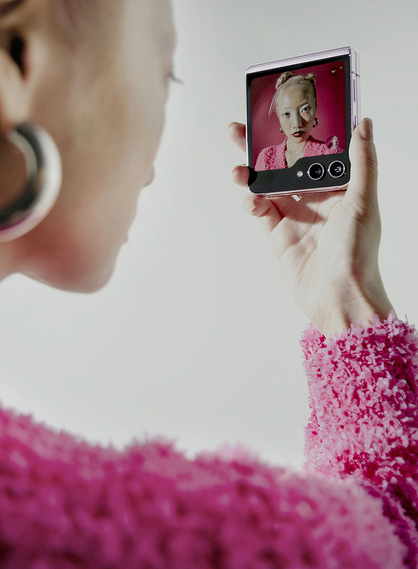 Από τα flip phones στις mini bags, όλες οι Y2K τάσεις of the moment-3