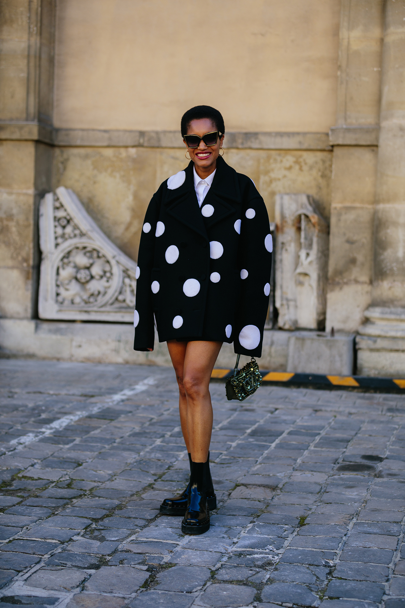 Οι street style εμφανίσεις έξω από το Valentino show μέσα από το φακό της Vogue Greece-9
