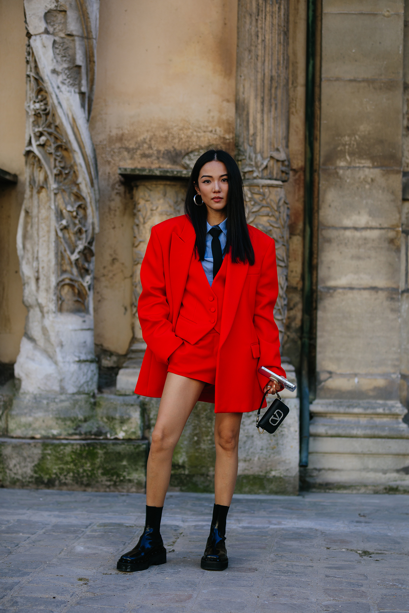 Οι street style εμφανίσεις έξω από το Valentino show μέσα από το φακό της Vogue Greece-17