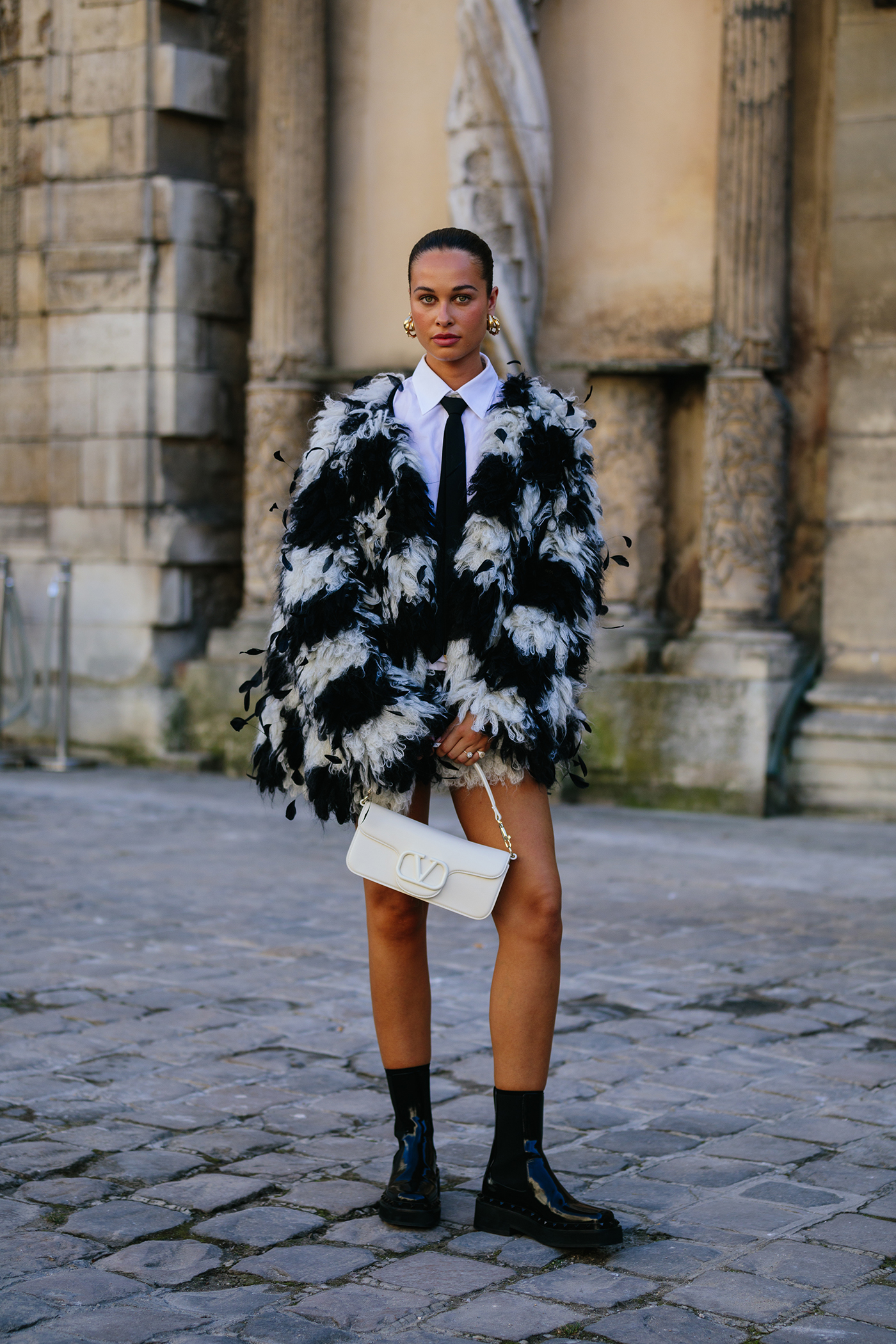 Οι street style εμφανίσεις έξω από το Valentino show μέσα από το φακό της Vogue Greece-15