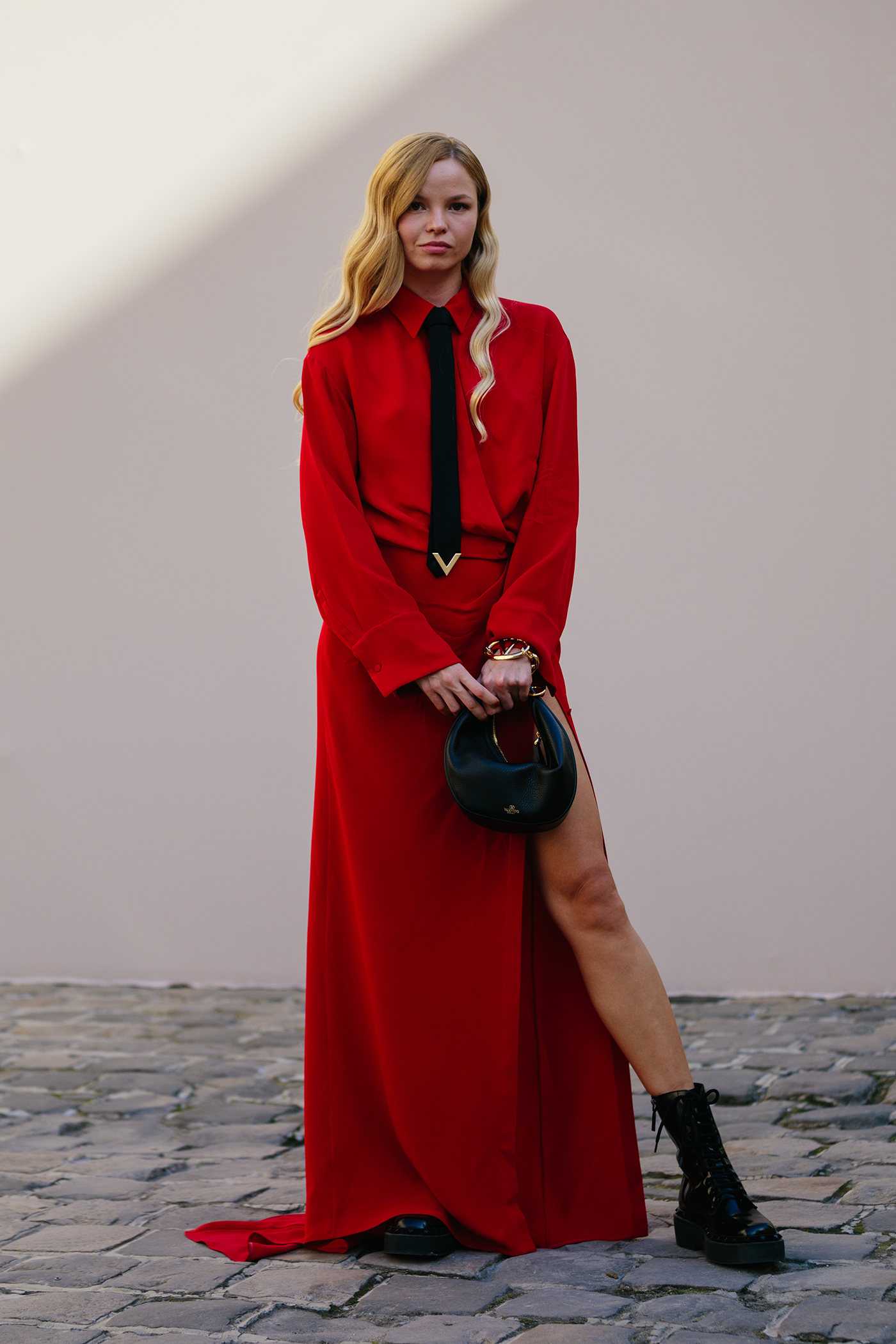Οι street style εμφανίσεις έξω από το Valentino show μέσα από το φακό της Vogue Greece-13
