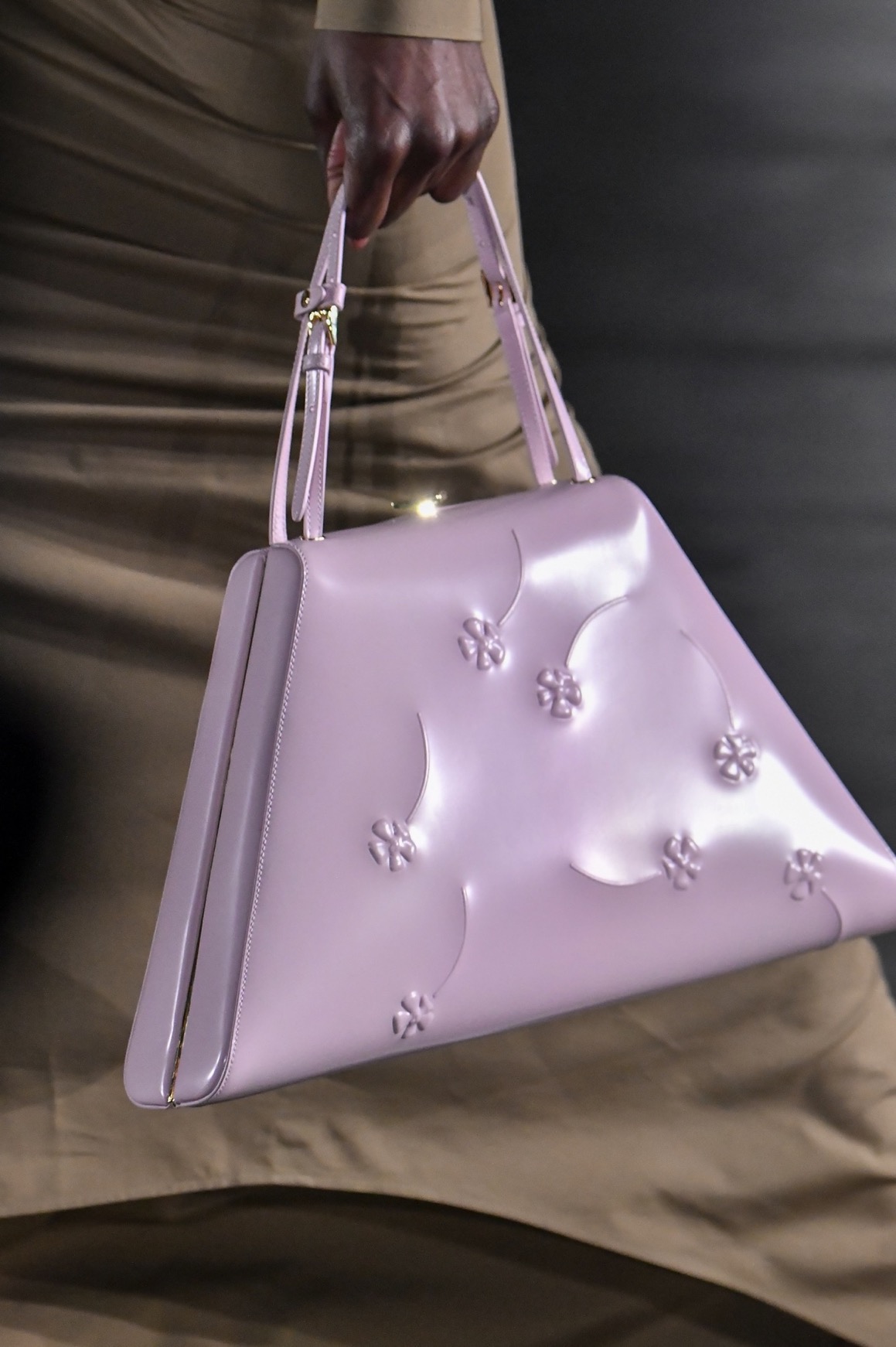 Bag trends: Τα 6 στιλ που περιλαμβάνει η γκαρνταρόμπα του φθινοπώρου-5