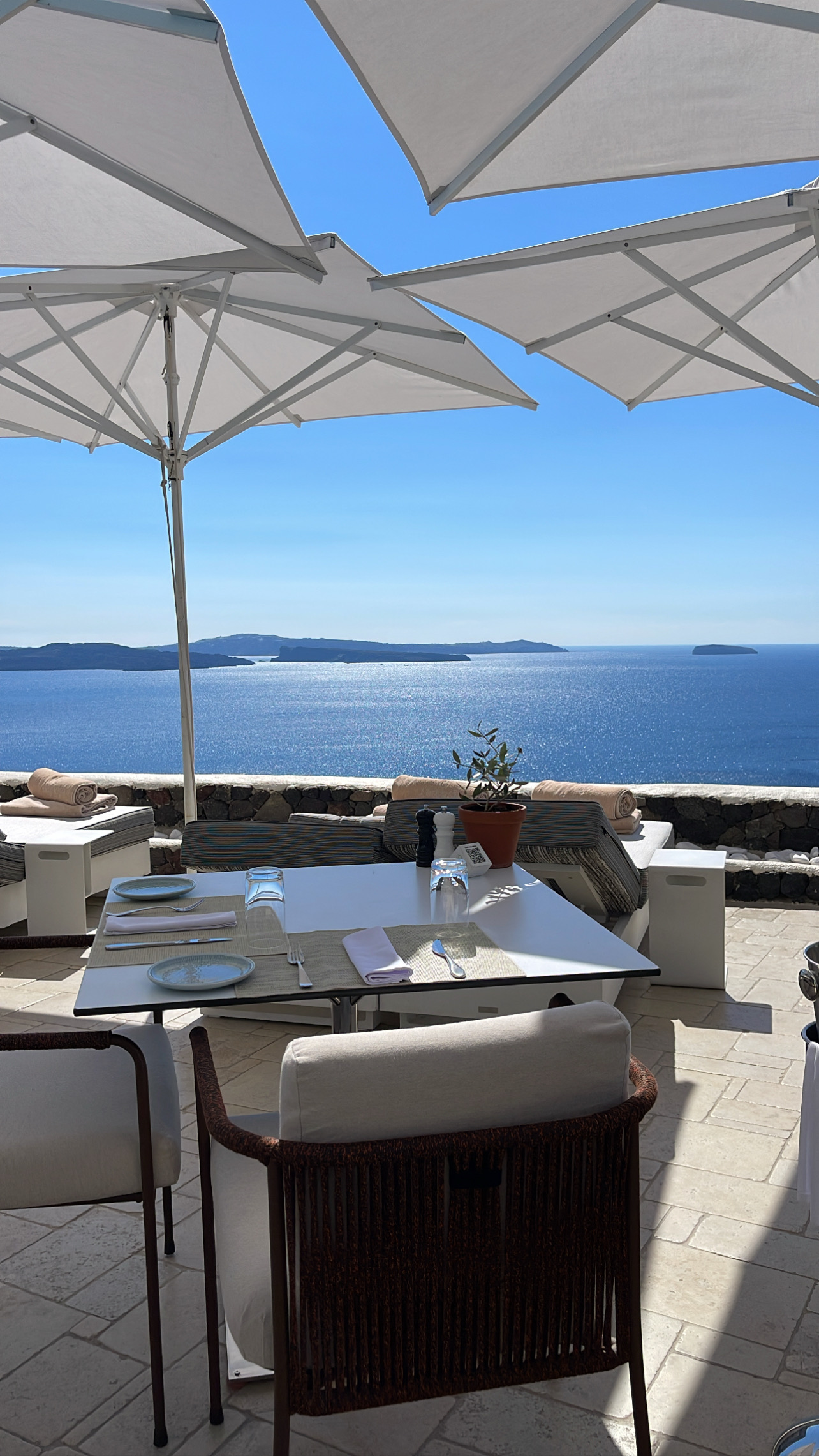 Η Valmont μάς προσκάλεσε σε μια world class εμπειρία ομορφιάς και ευεξίας στη Σαντορίνη-2