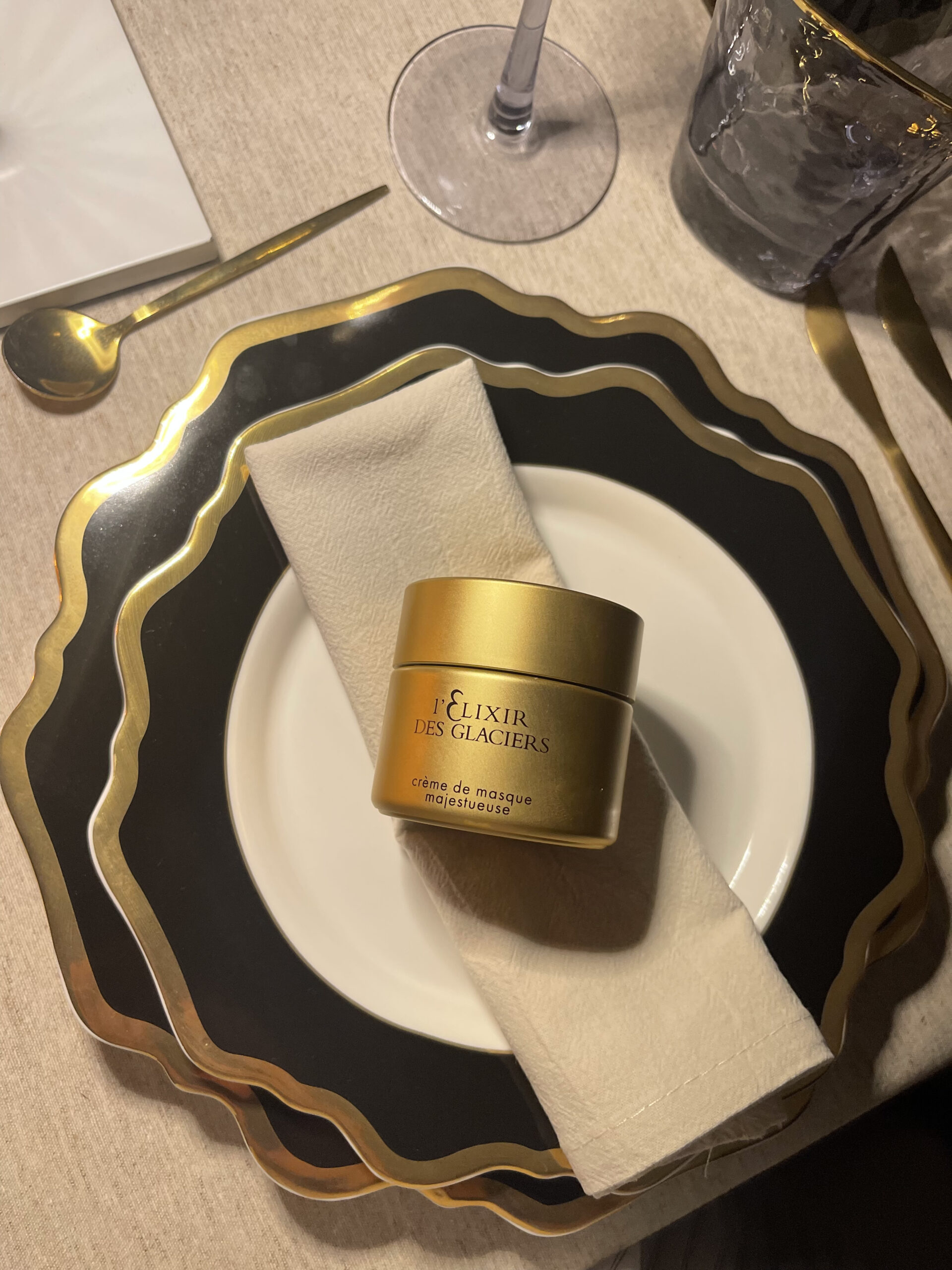 Η Valmont μάς προσκάλεσε σε μια world class εμπειρία ομορφιάς και ευεξίας στη Σαντορίνη-5