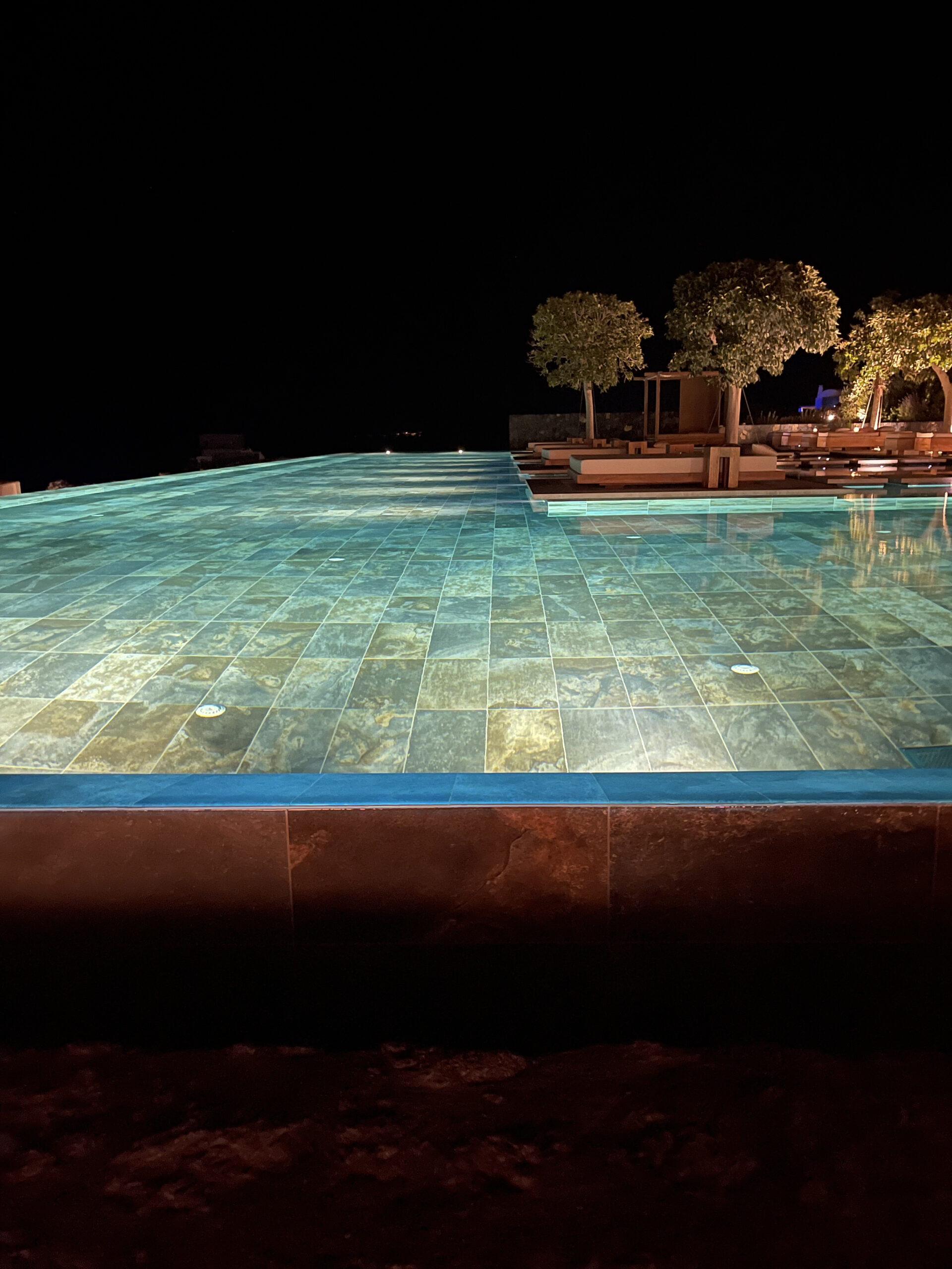 Η Valmont μάς προσκάλεσε σε μια world class εμπειρία ομορφιάς και ευεξίας στη Σαντορίνη-7