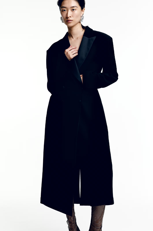 Christmas in black & white: Η Vogue προτείνει όλα τα essentials από την H&M Holiday 2023 συλλογή-4