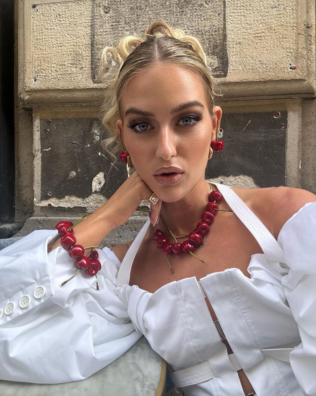 Cherry mocha nails: Το viral μανικιούρ που θα δοκιμάσουμε τώρα-1