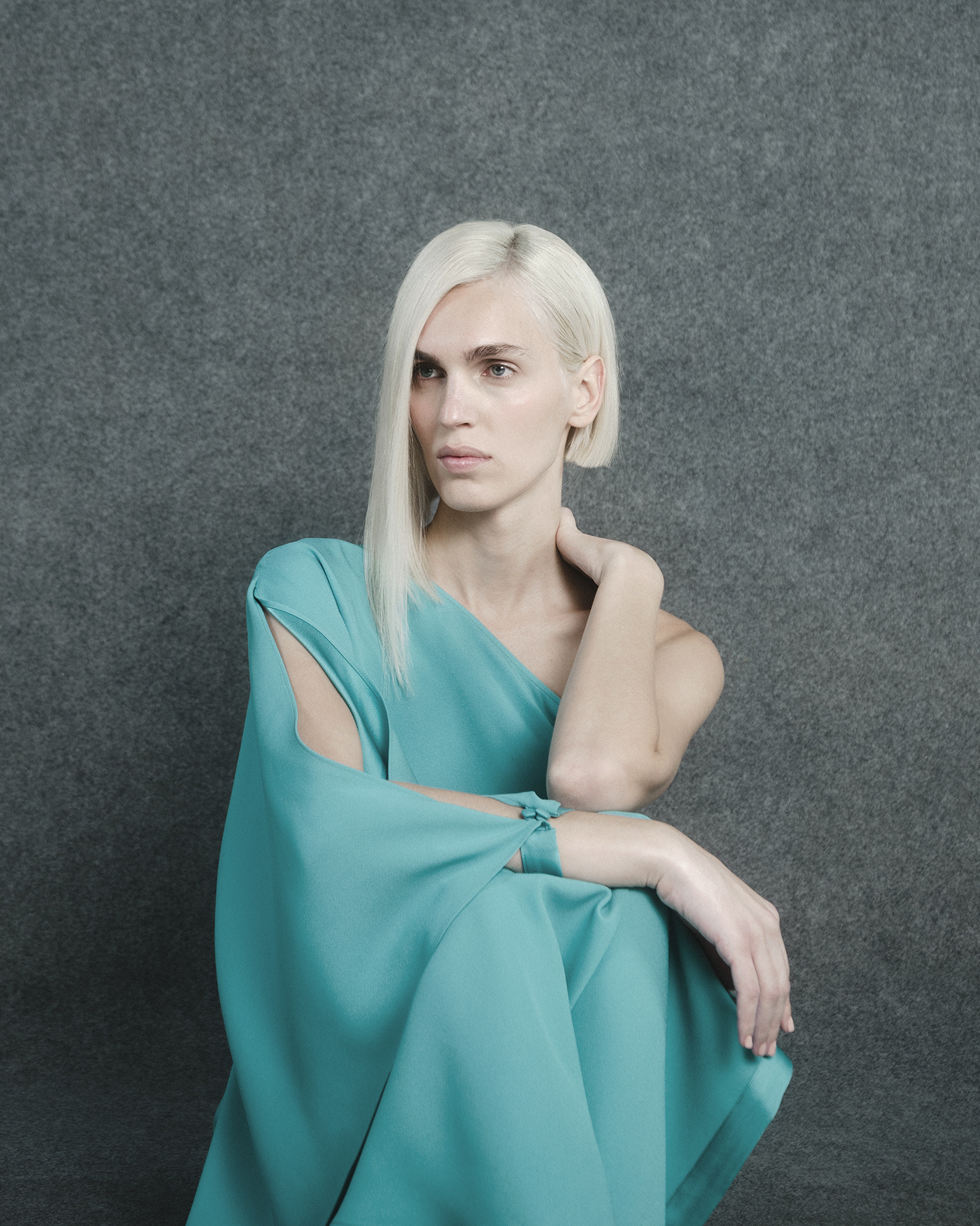 Η Καίτη Γραμμά φωτογραφίζεται για τη Vogue με τα πιο θηλυκά χτενίσματα της χρονιάς-2