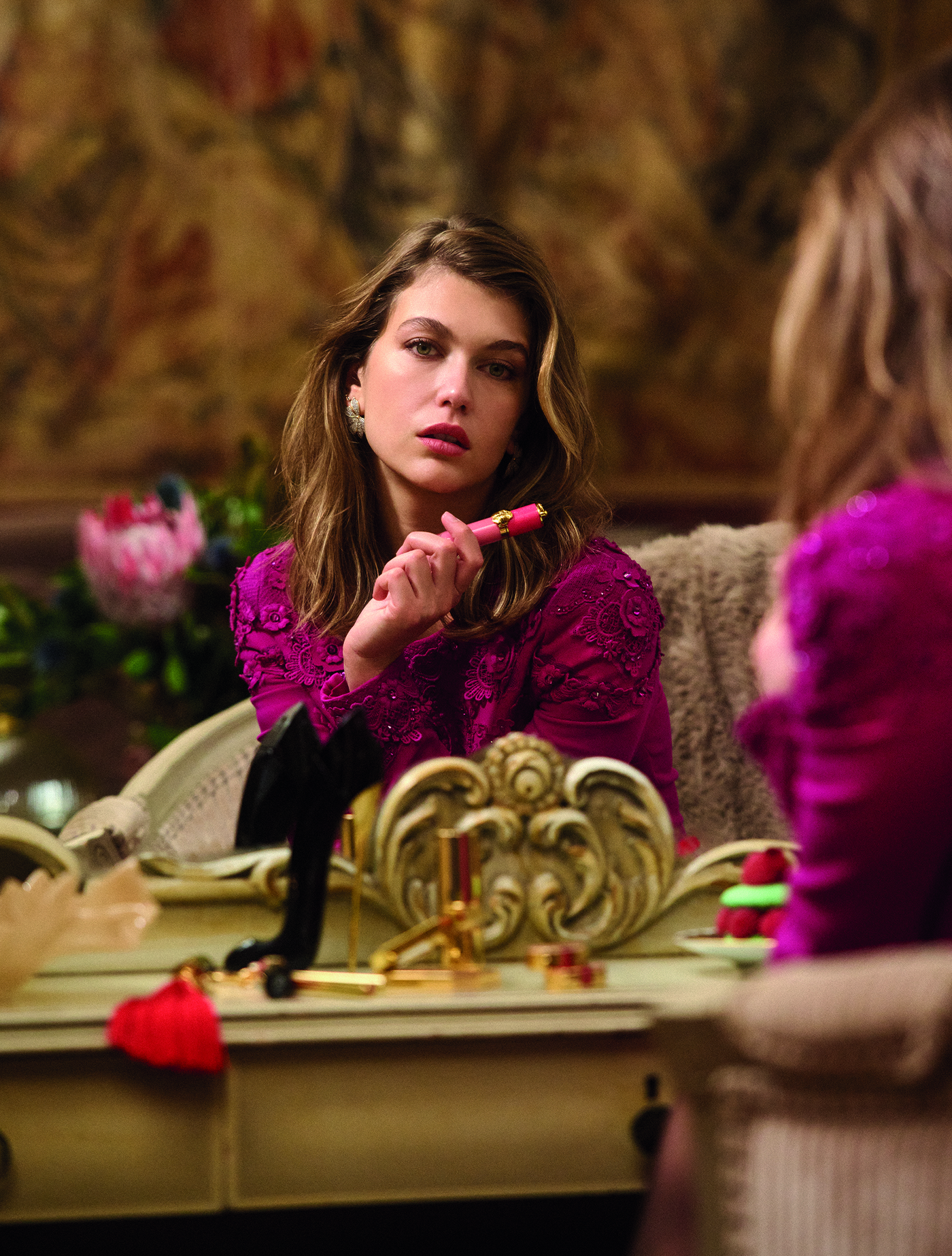 Vogue x Carolina Herrera: Η Κλέλια Ανδριολάτου δημιουργεί τα πιο glam festive looks-2