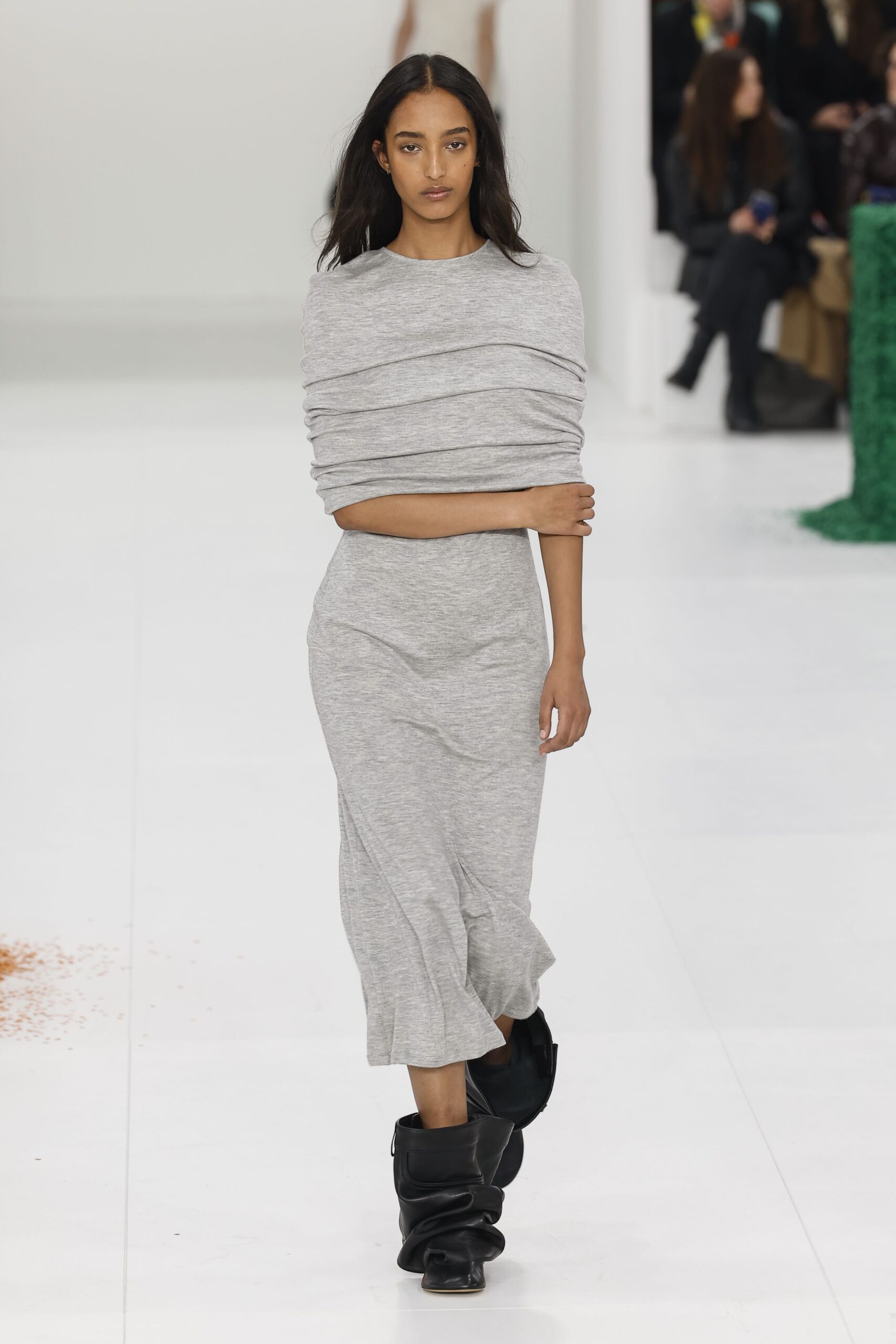 5 slouchy boots για τα go-to σύνολα του χειμώνα-2