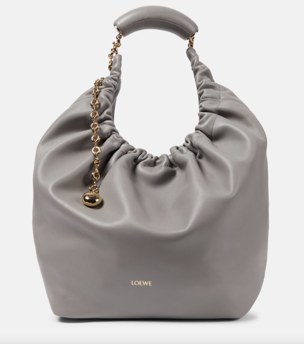 Οι hobo bags επιστρέφουν και αυτά είναι τα πιο ωραία σχέδια VOGUE.GR