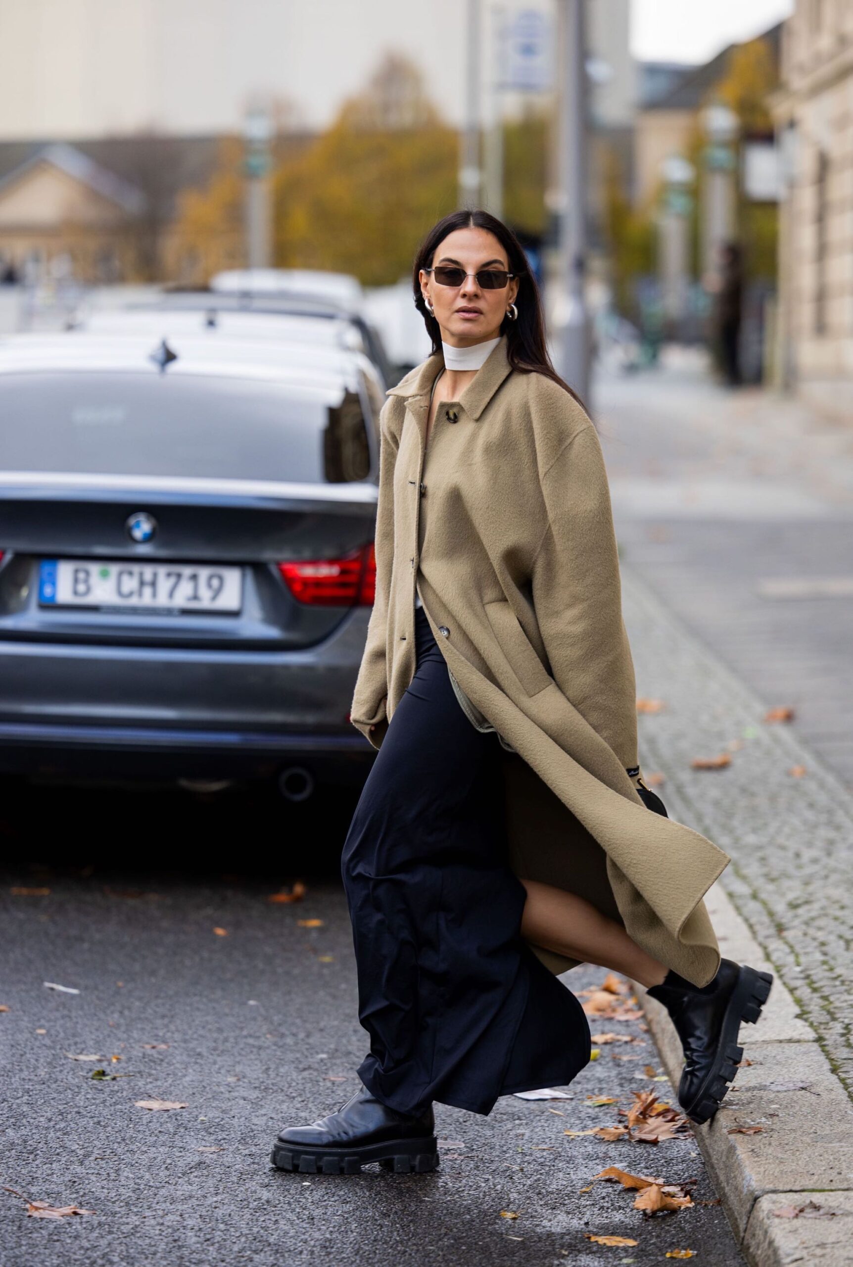 Chunky boots και φούστα: 4 outfit για να πετύχετε τον συνδυασμό-4