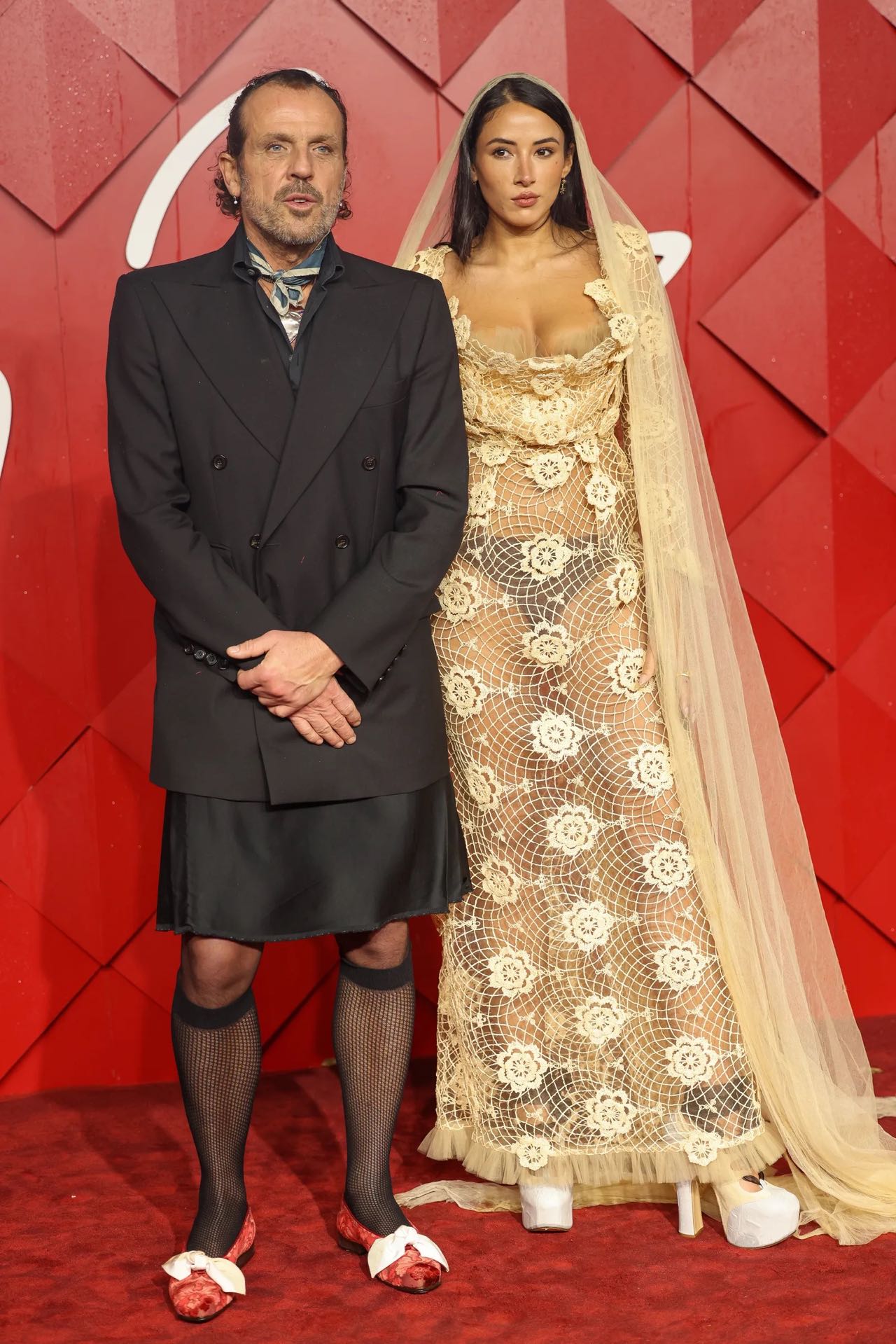Fashion Awards 2023: Τα πιο λαμπερά celebrity look στο κόκκινο χαλί-15