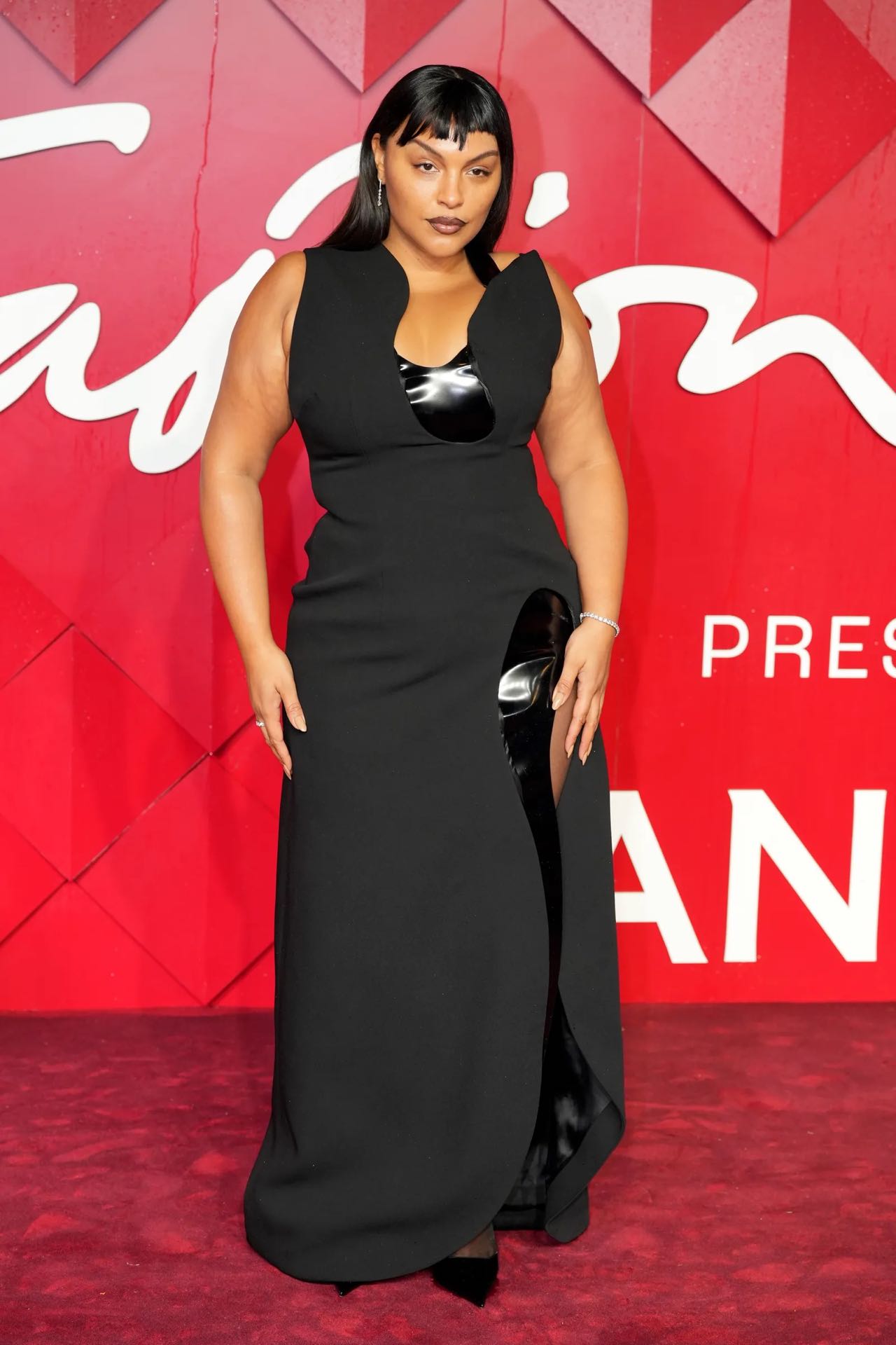 Fashion Awards 2023: Τα πιο λαμπερά celebrity look στο κόκκινο χαλί-16