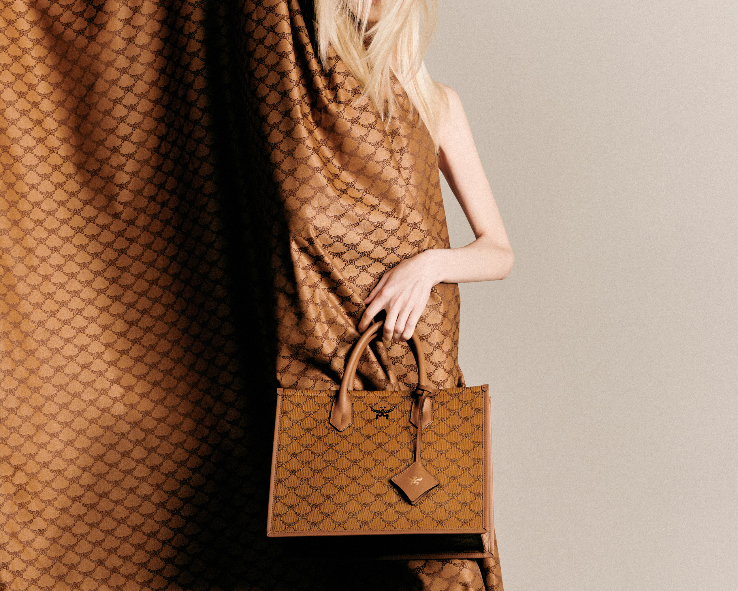 Η MCM συστήνει το νέο της logo Lauretos-4