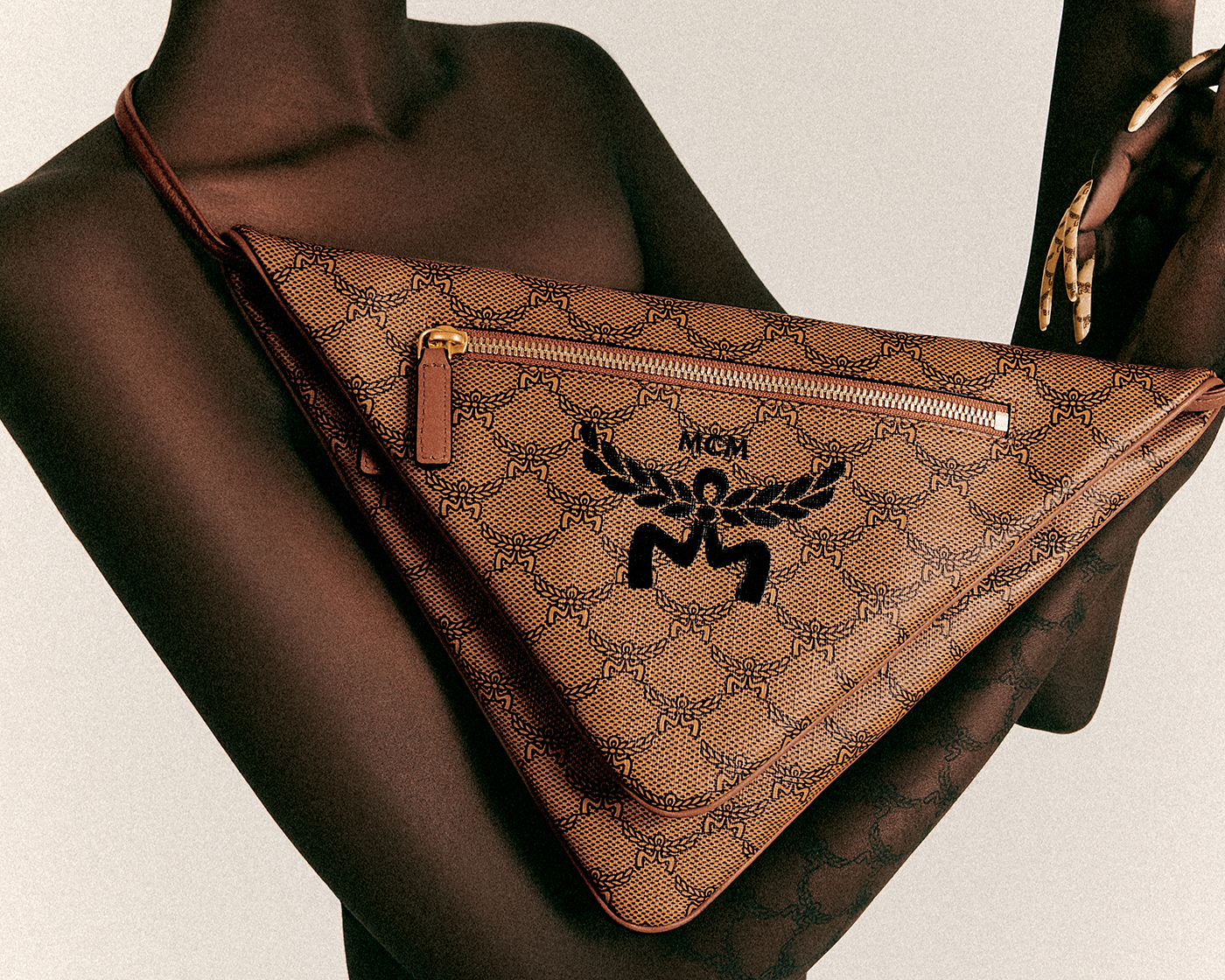 Η MCM συστήνει το νέο της logo Lauretos-3