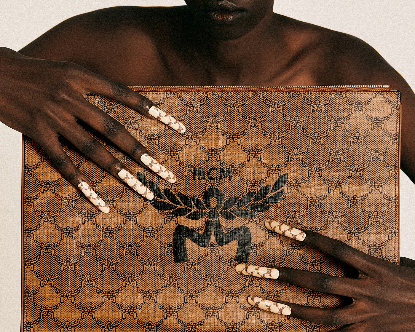 Η MCM συστήνει το νέο της logo Lauretos-2