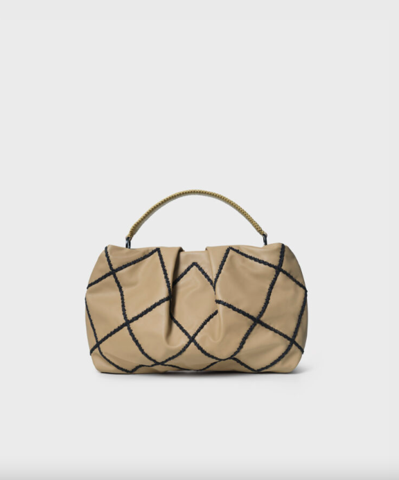 Τα clutches είναι το bag trend που επιστρέφει για το 2024-1