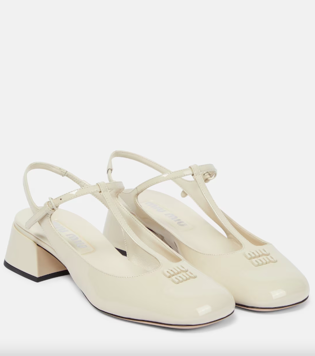 Heels και κάλτσες: To street style combo που θα φορέσουμε και στις γιορτές-5